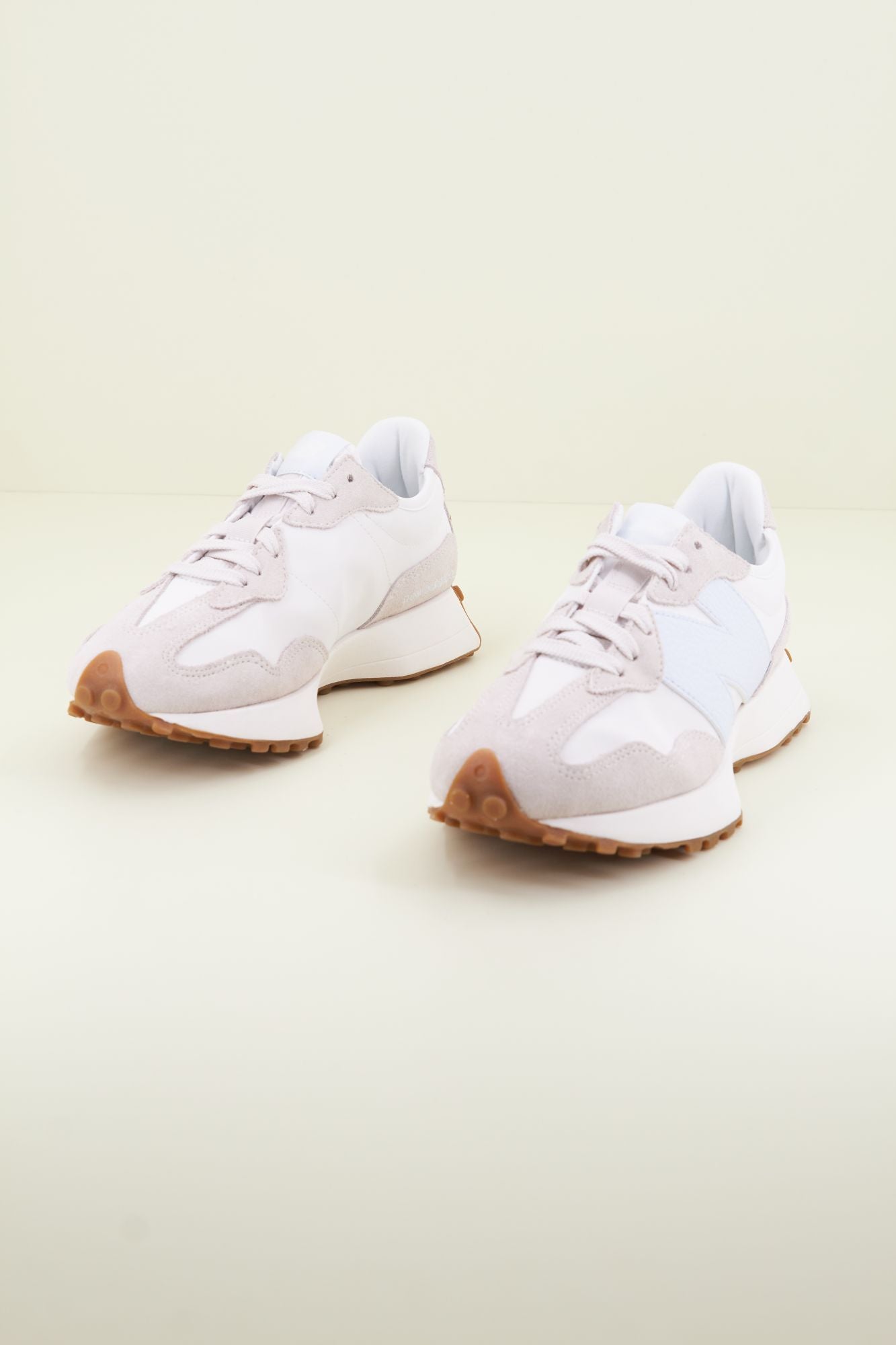 NEW BALANCE WS327OT en color BEIS (3)