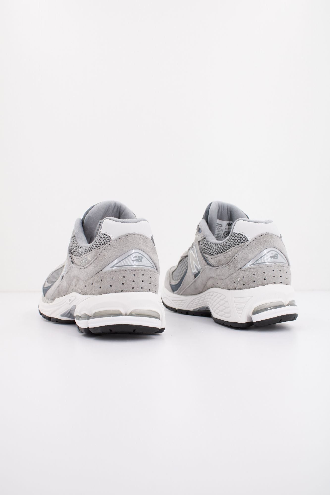 NEW BALANCE M2002 RST en color GRIS (3)