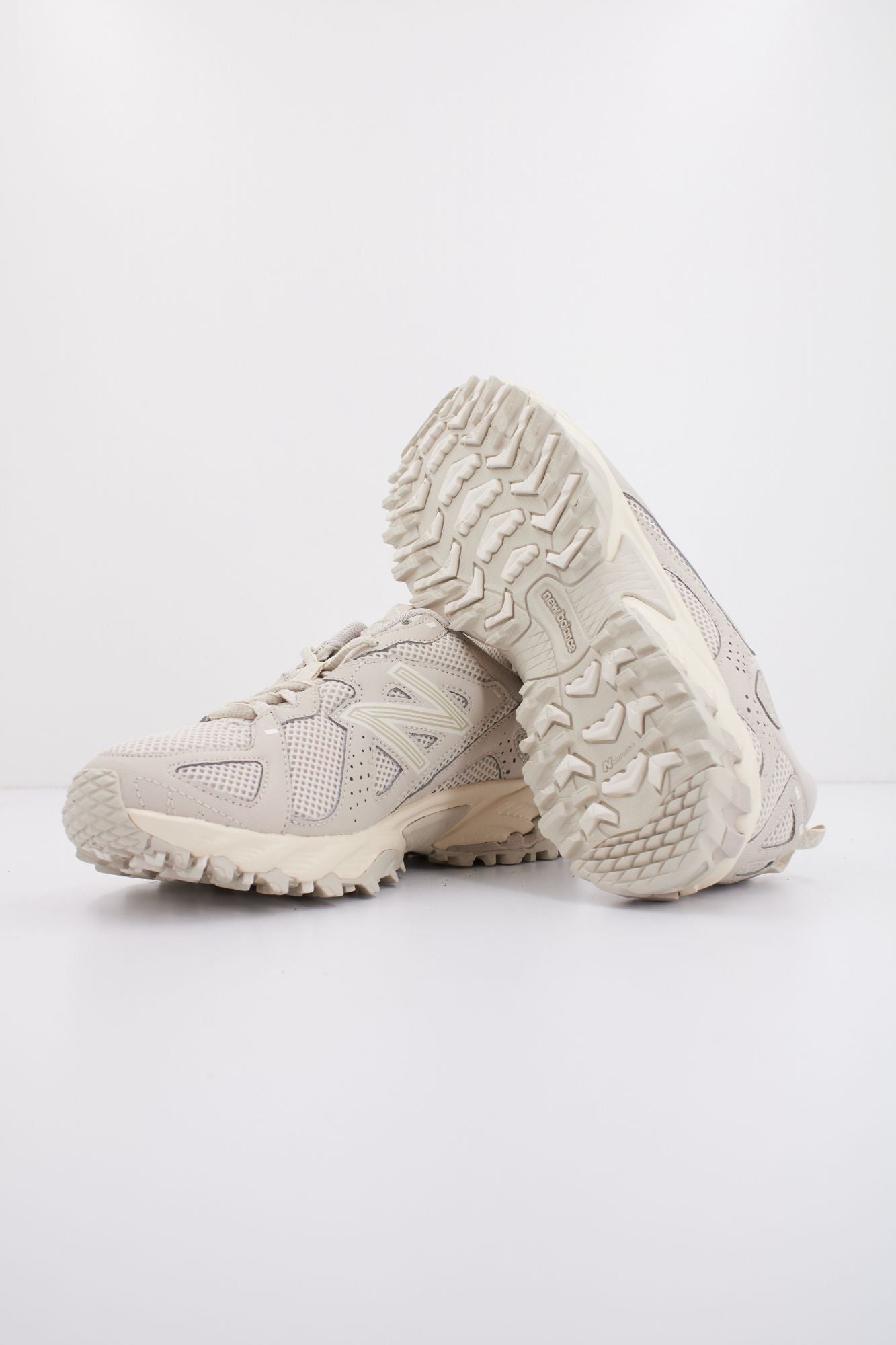 NEW BALANCE ML610 TBC en color BEIS (4)