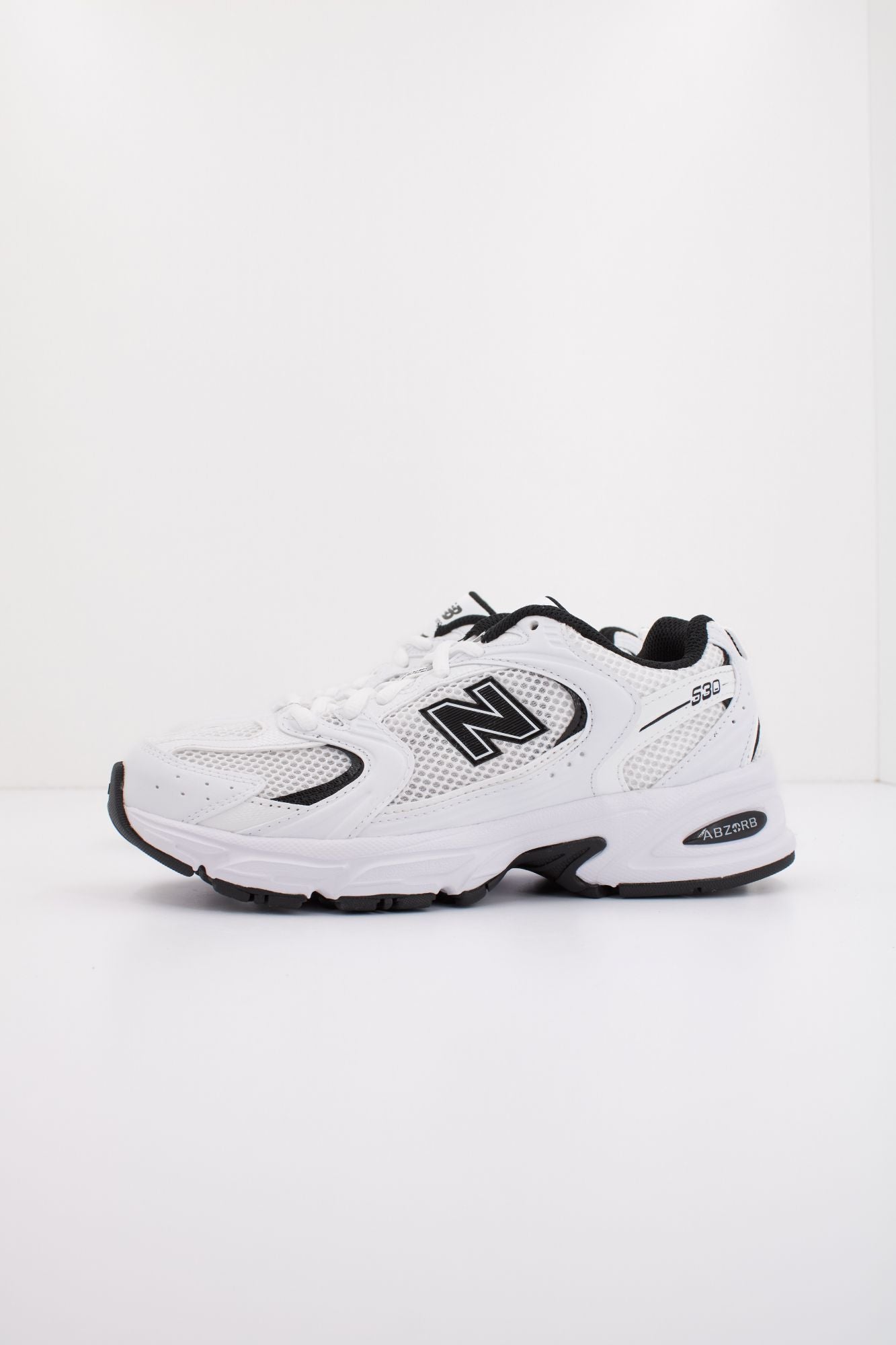 NEW BALANCE MR530 EWB en color BLANCO (1)