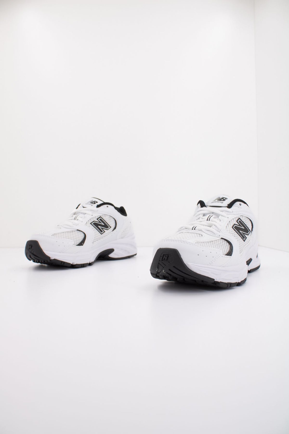 NEW BALANCE 530 MR530EWB en color BLANCO (2)