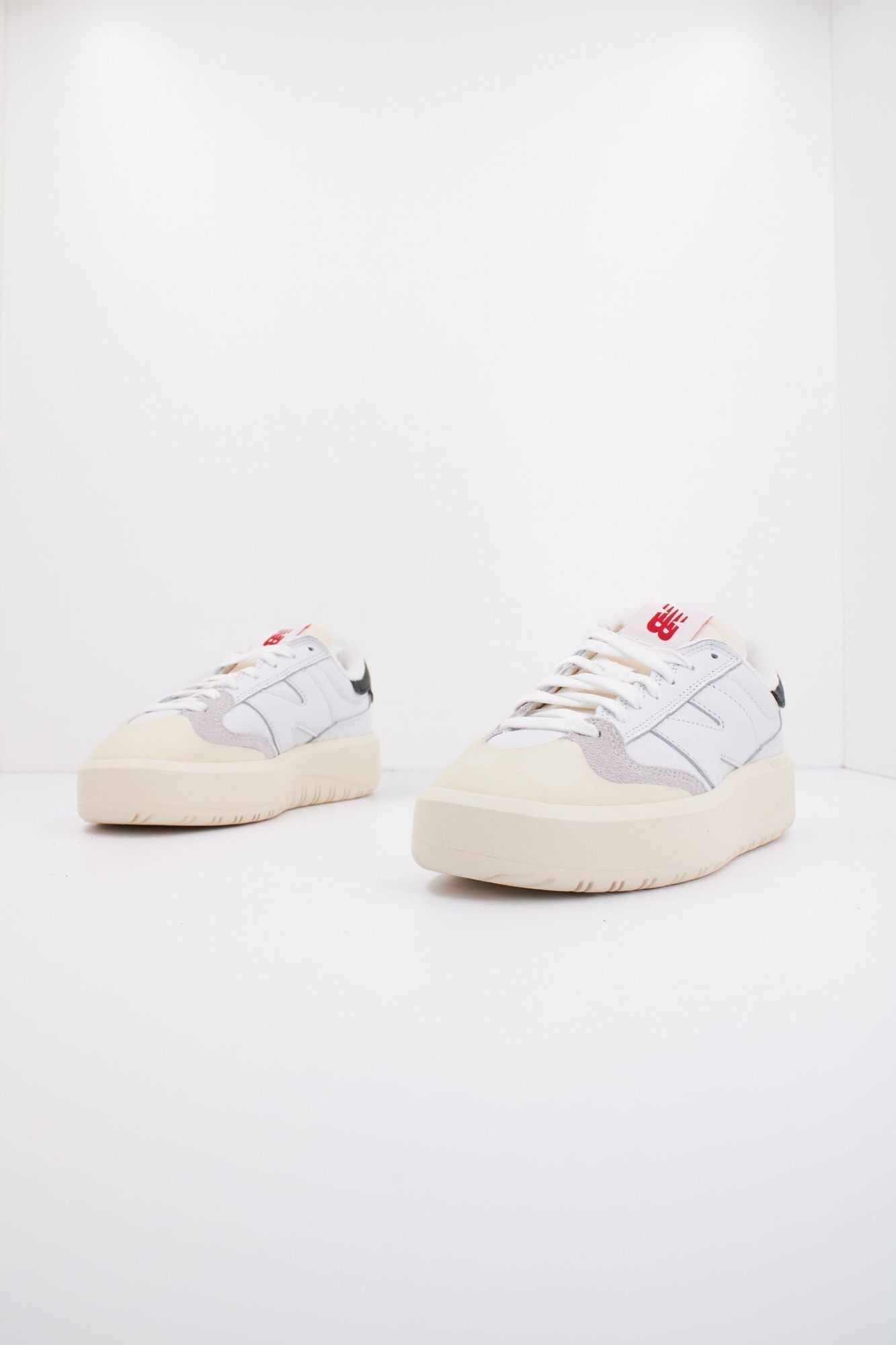 NEW BALANCE CT302 OD en color BLANCO (2)