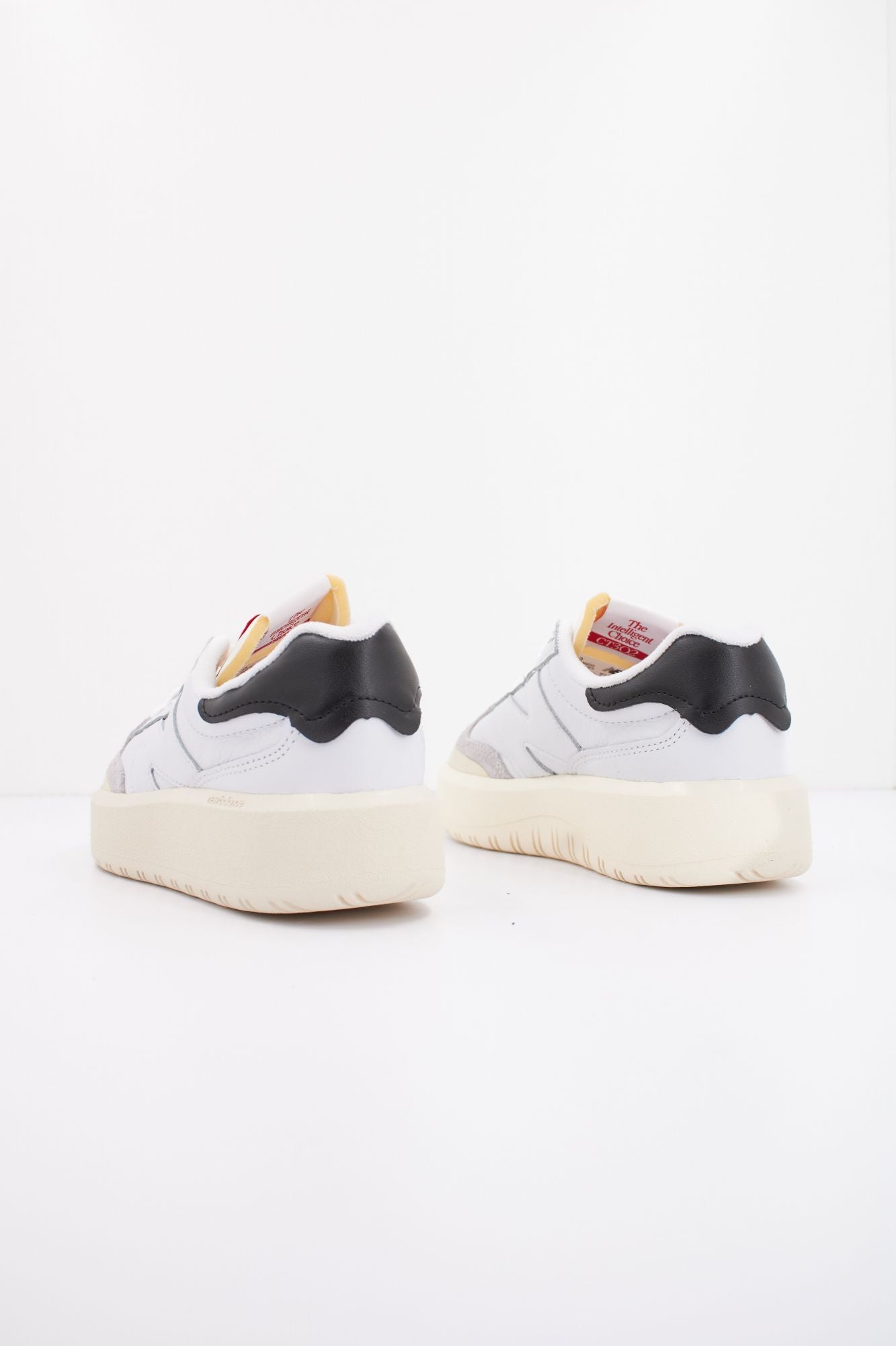 NEW BALANCE CT302 OD en color BLANCO (3)
