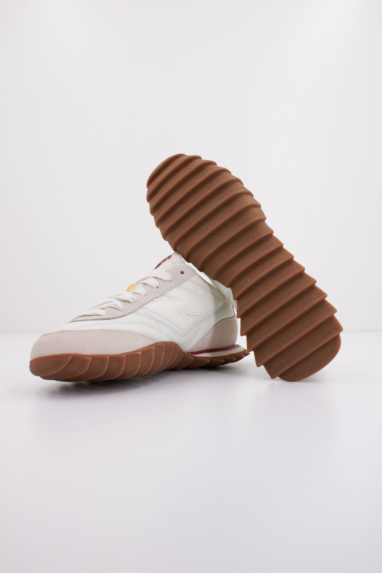 NEW BALANCE URC30 AC en color BLANCO (4)