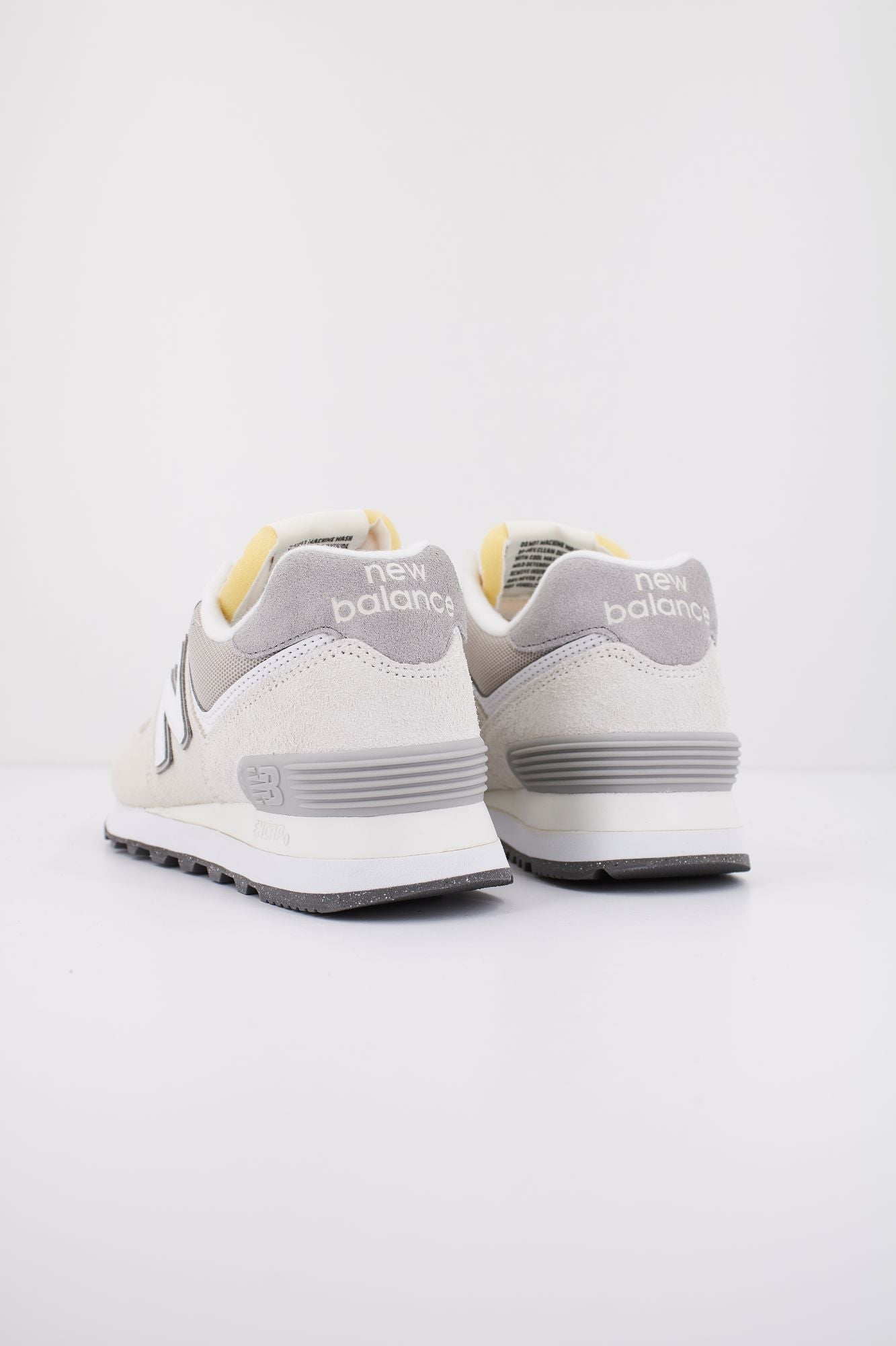 NEW BALANCE U574 RCD en color BEIS (3)