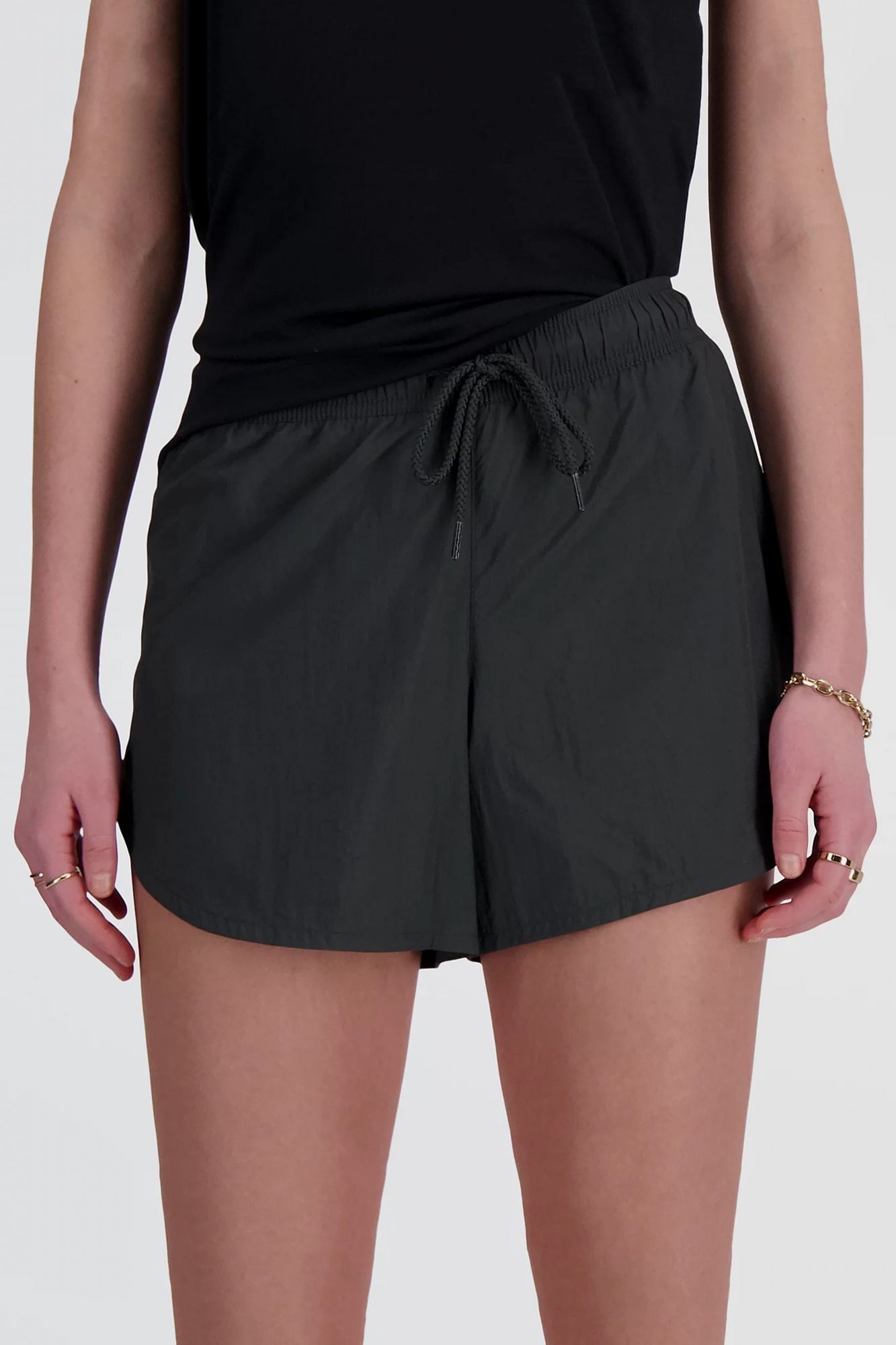 NEW BALANCE SHIFTED SHORT en color GRIS (1)