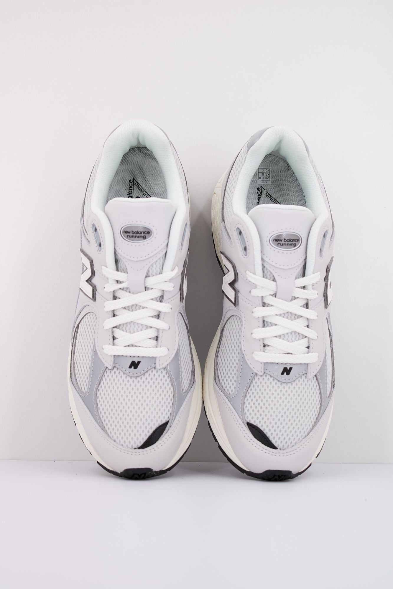 NEW BALANCE M2002 RPP en color GRIS (3)