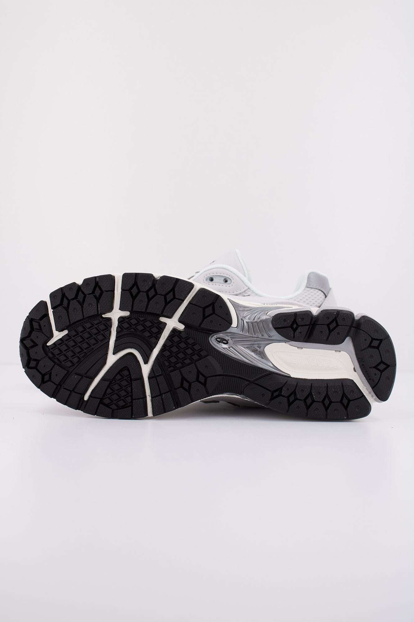 NEW BALANCE M2002 RPP en color GRIS (6)