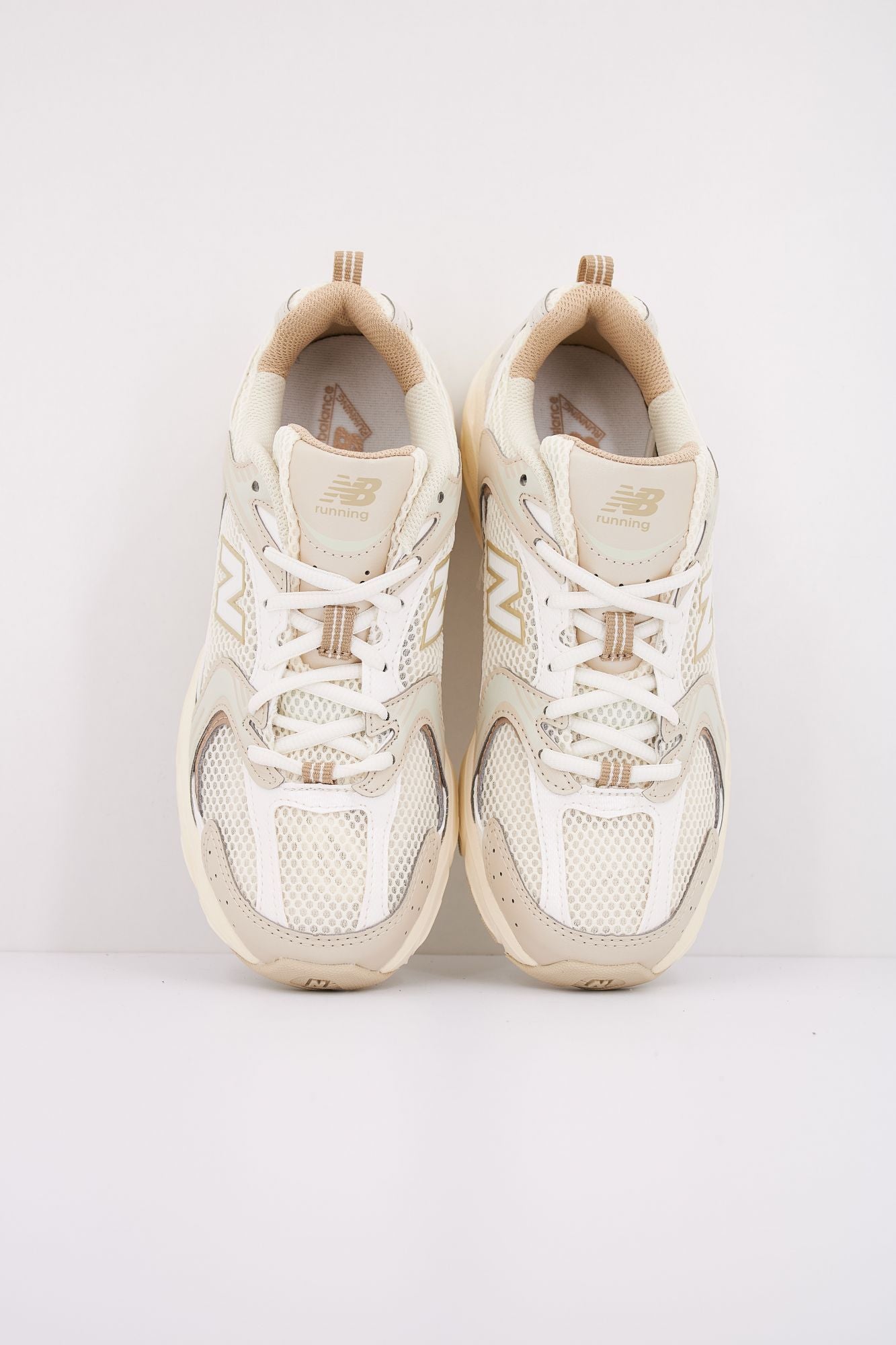 NEW BALANCE 530 MR530AA en color BEIS (3)