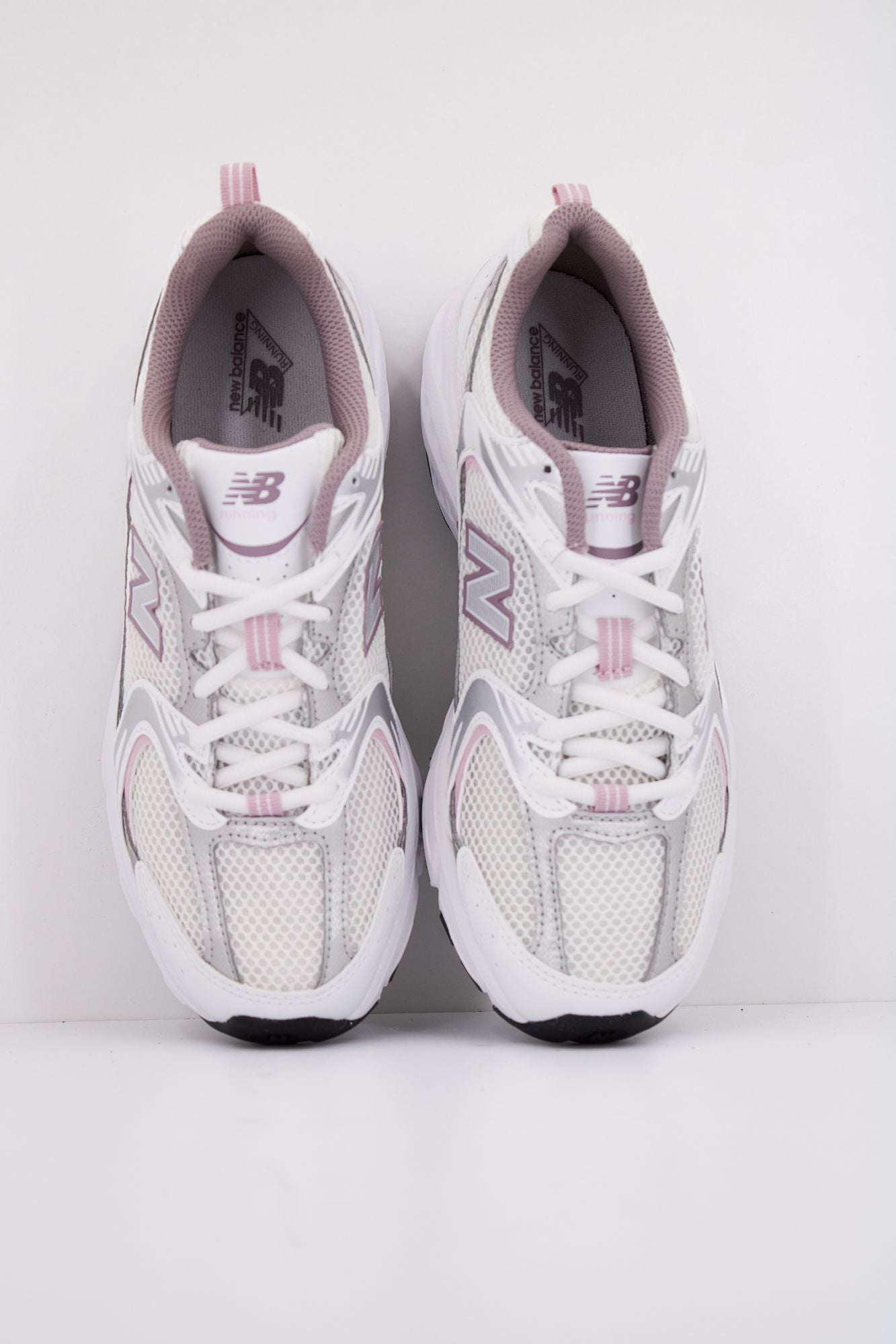 NEW BALANCE MR530 en color BLANCO (3)