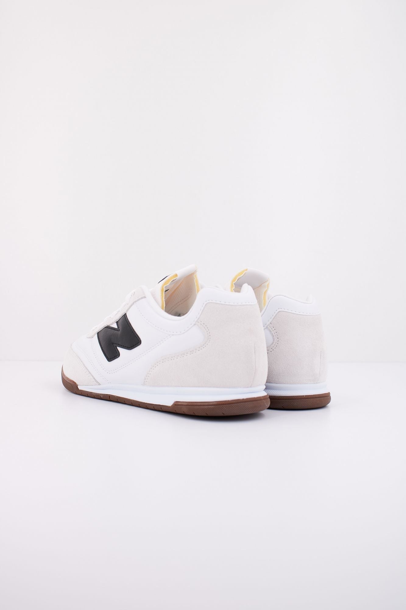 NEW BALANCE URC42 LA en color BLANCO (4)