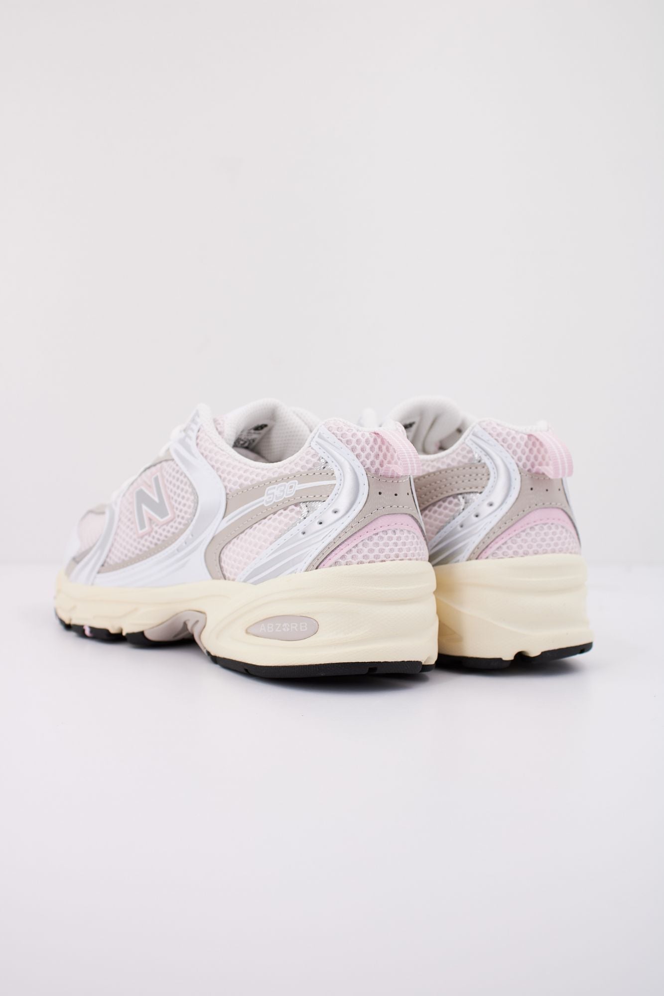 NEW BALANCE MR530 ASR en color ROSA (4)
