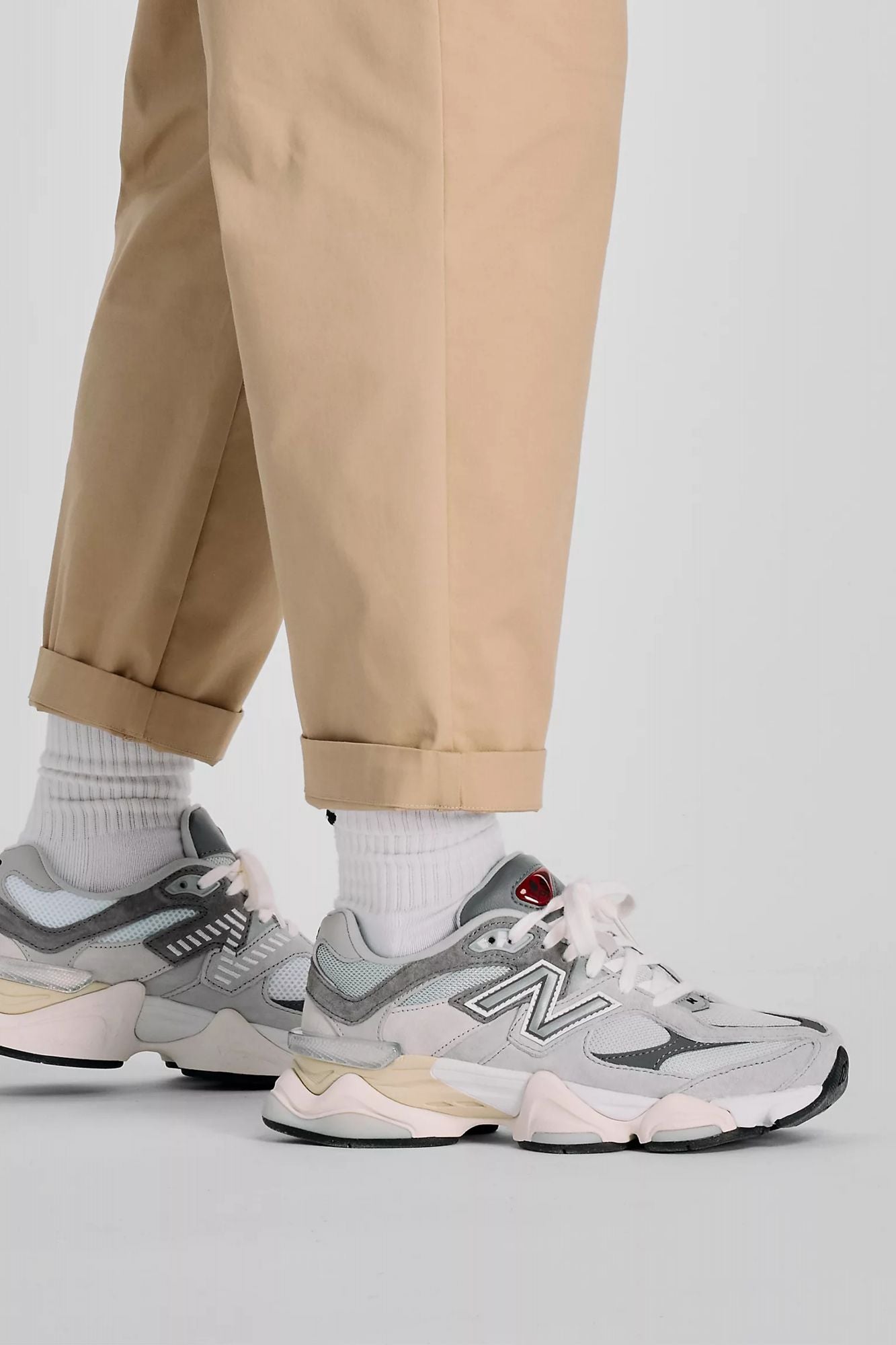 NEW BALANCE BOYLSTON TWILL TAPERED PANT en color MARRON CLARO (4)