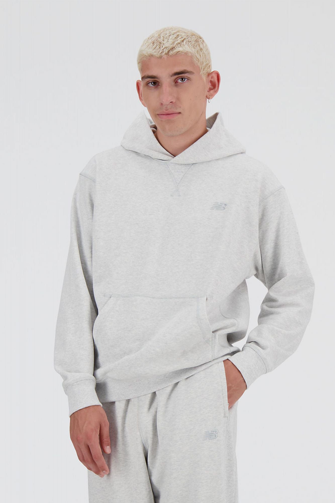 NEW BALANCE ATHLETICS FRENCH TERRY HOOD en color GRIS (5)