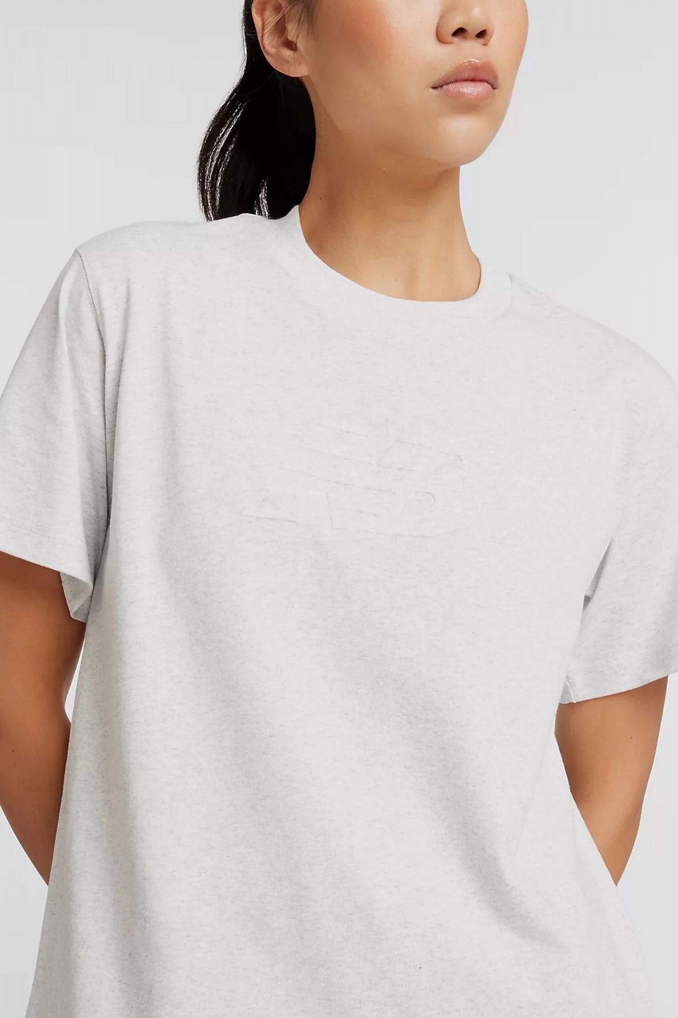 NEW BALANCE EMBOSSED LOGO JERSEY T-SHIR en color GRIS (4)