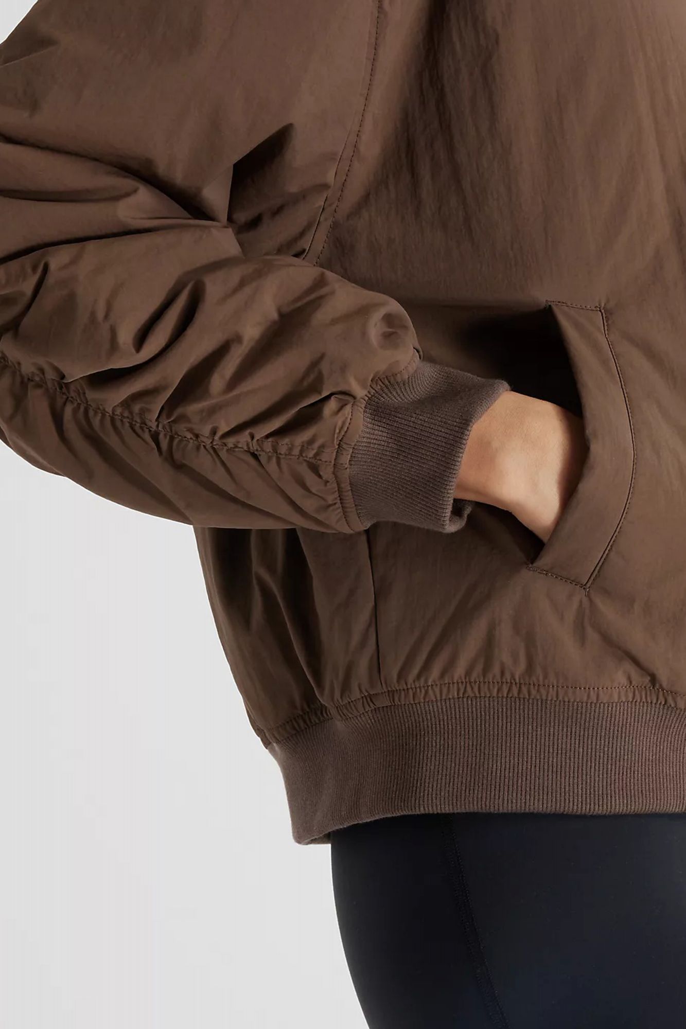 NEW BALANCE GRAPHIC WOVEN BOMBER JACKET en color MARRON (4)