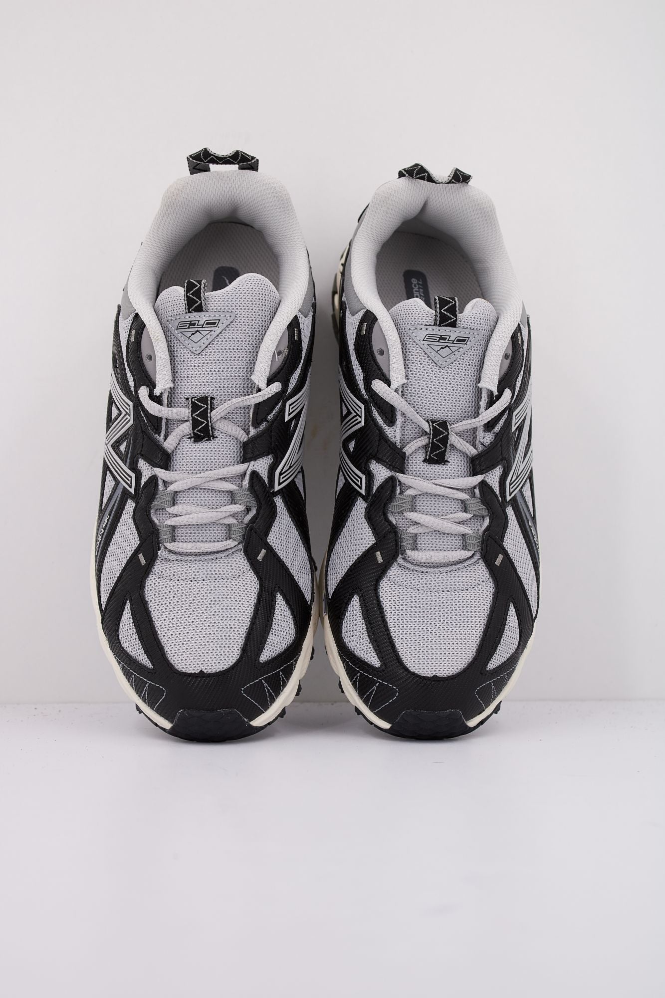 NEW BALANCE ML610 TAR en color GRIS (3)