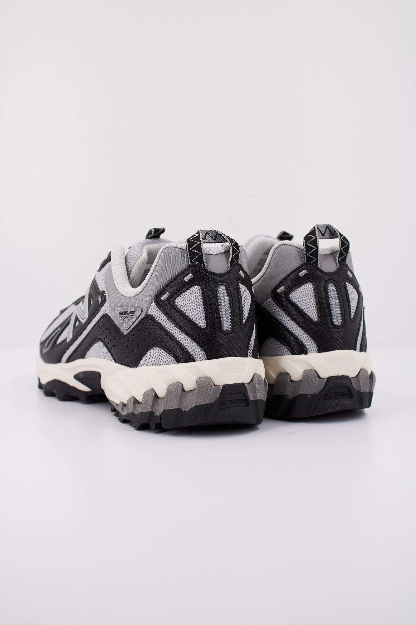 NEW BALANCE ML610 TAR en color GRIS (4)