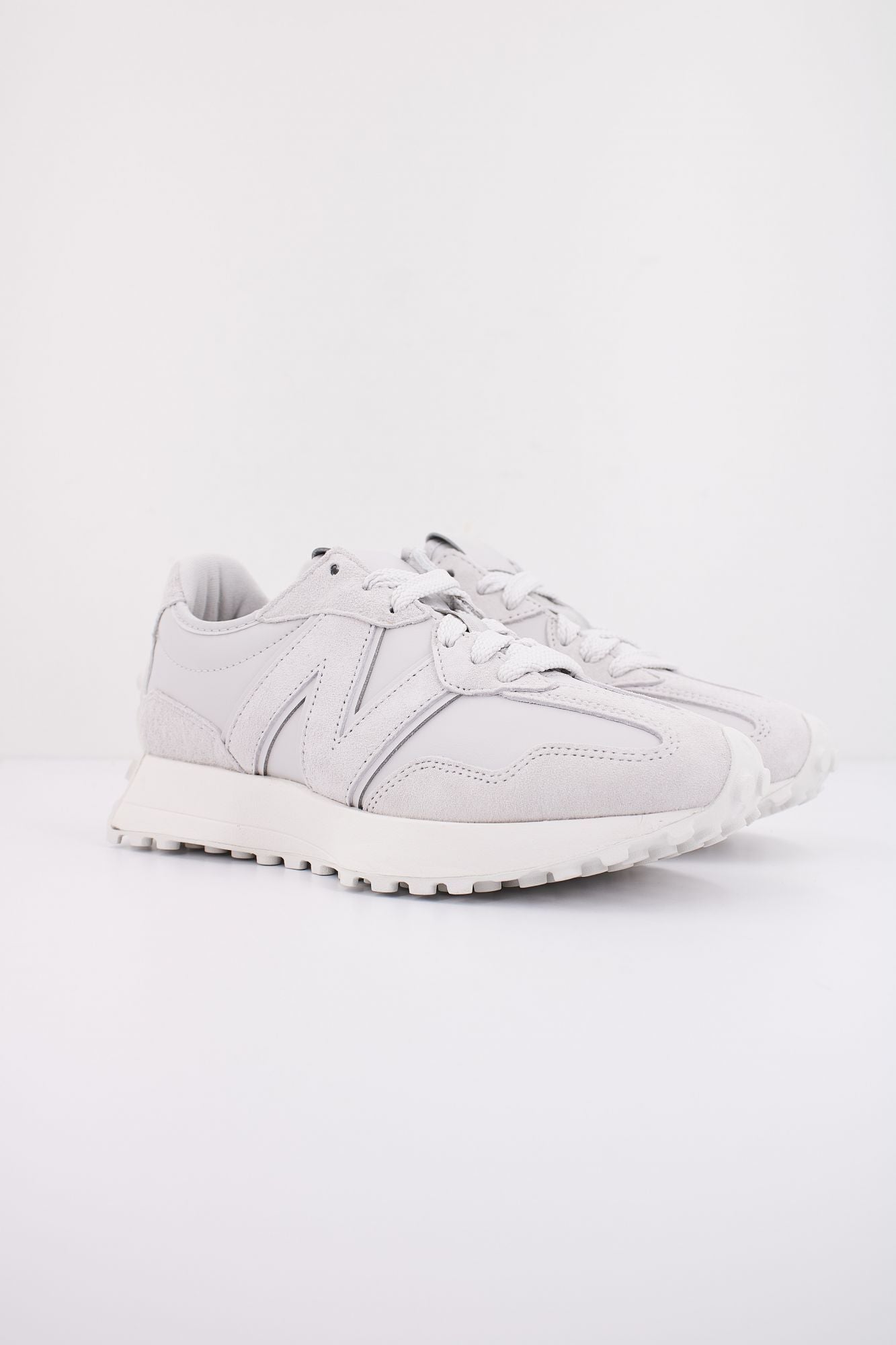 NEW BALANCE U327 en color GRIS (2)