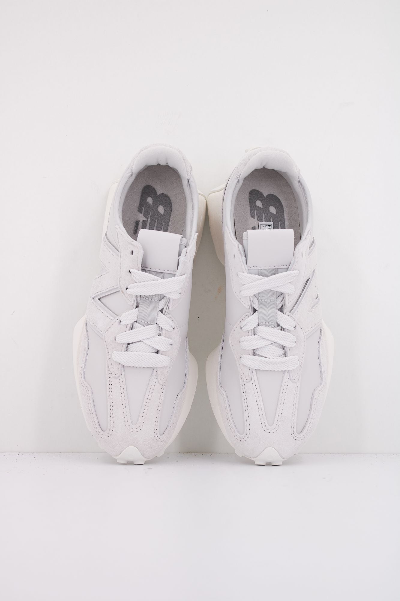 NEW BALANCE U327 en color GRIS (3)