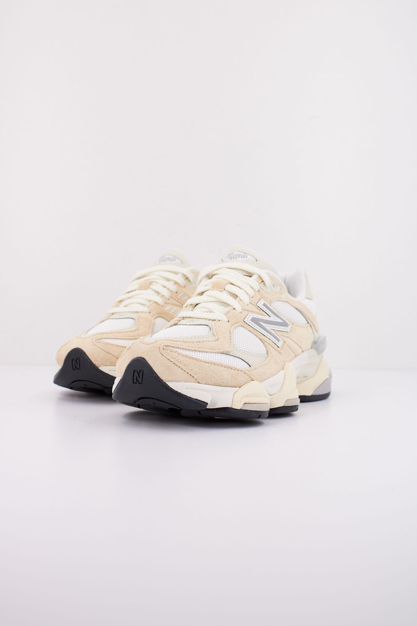 NEW BALANCE U9060 en color BEIS (2)