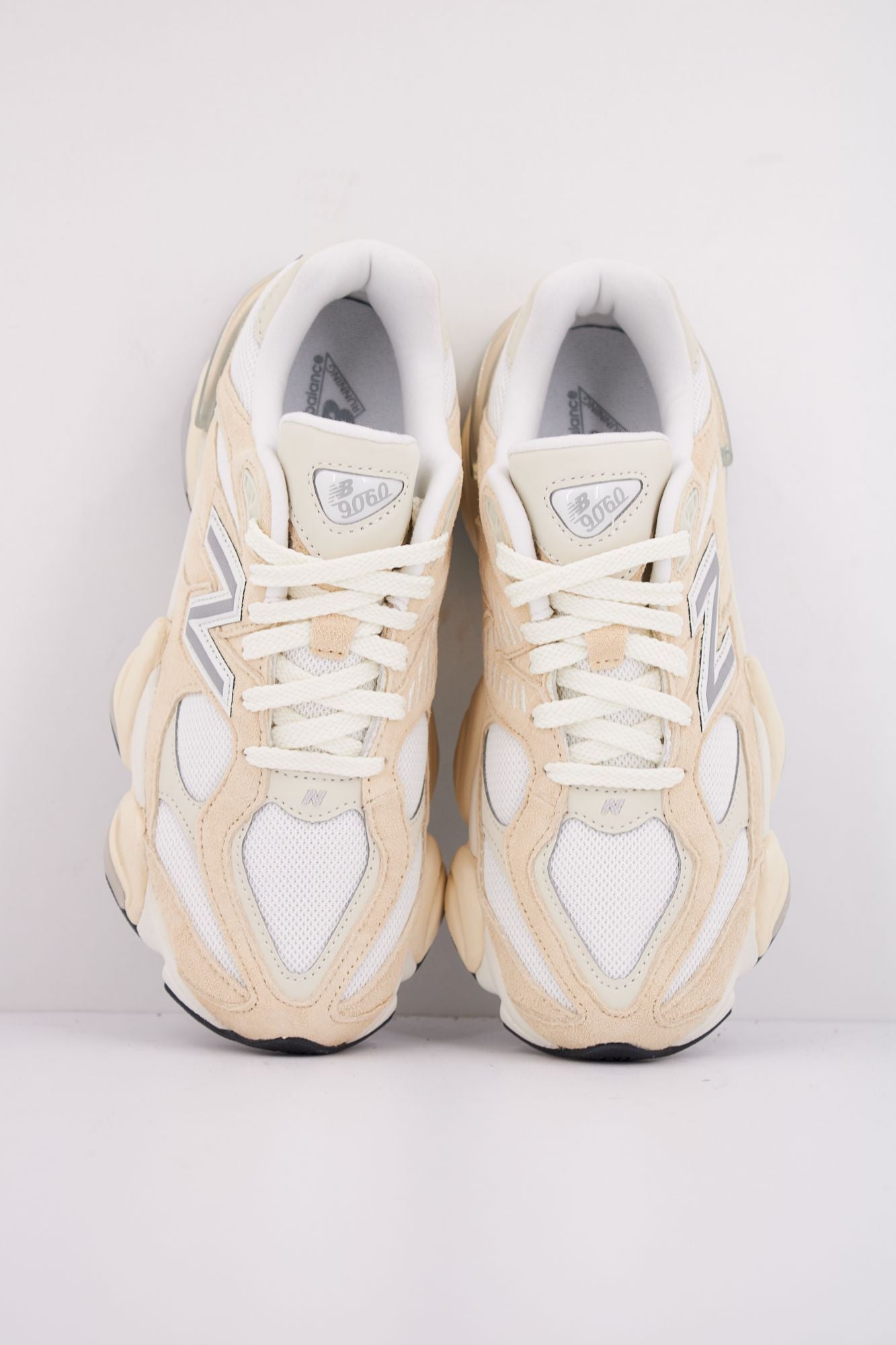 NEW BALANCE U9060 en color BEIS (3)