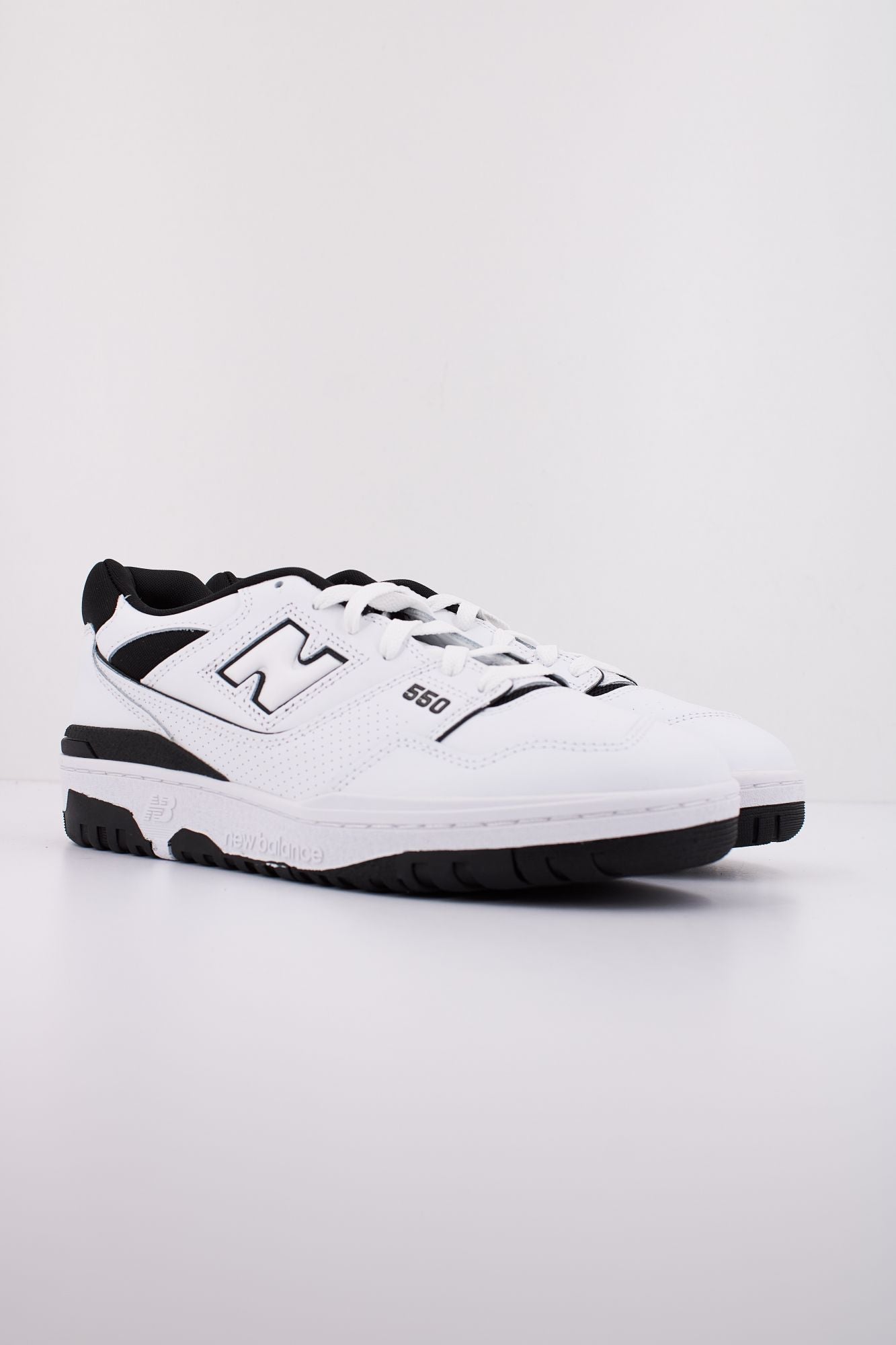 NEW BALANCE BB550 en color BLANCO (2)
