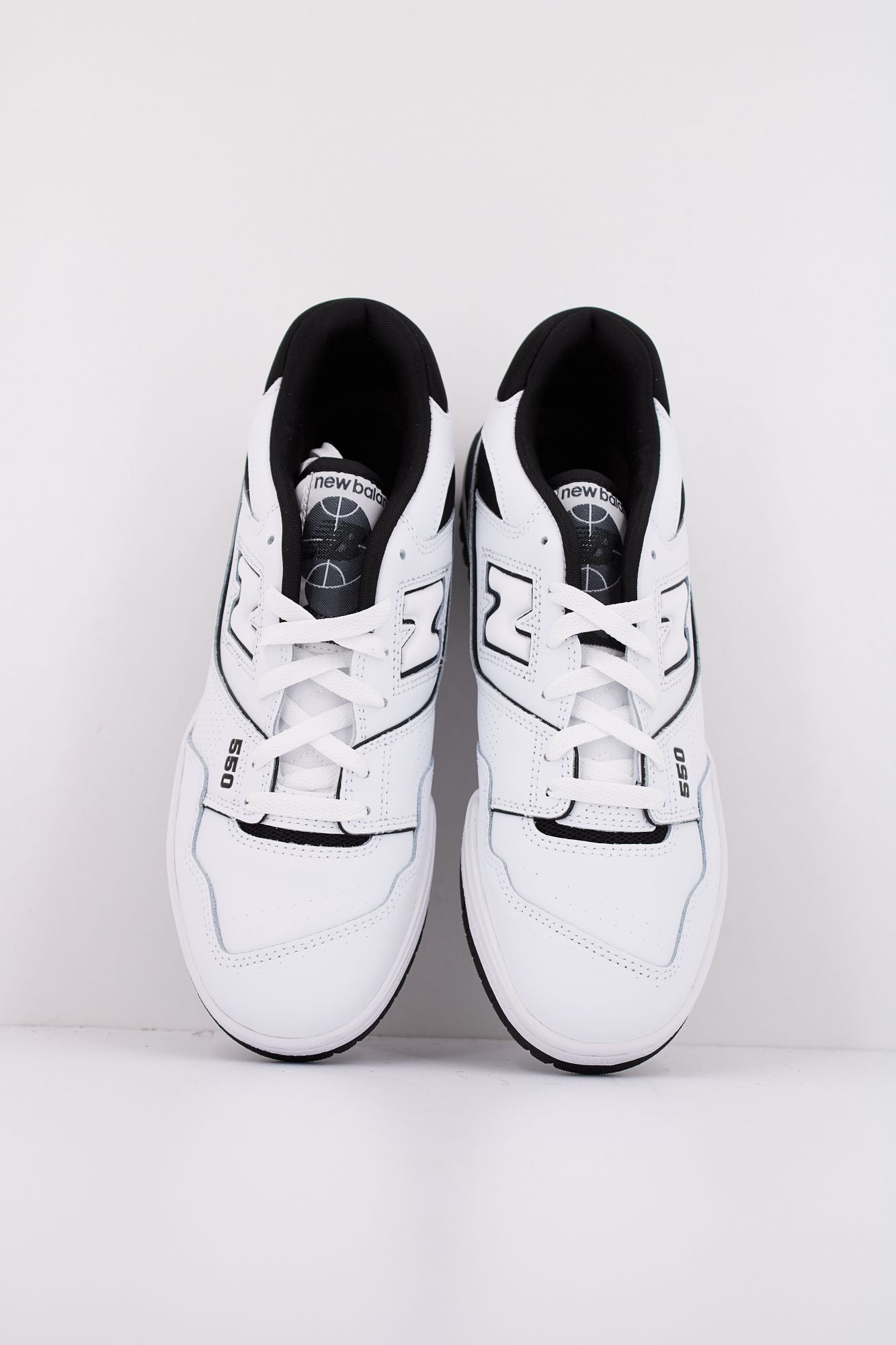 NEW BALANCE BB550 en color BLANCO (3)