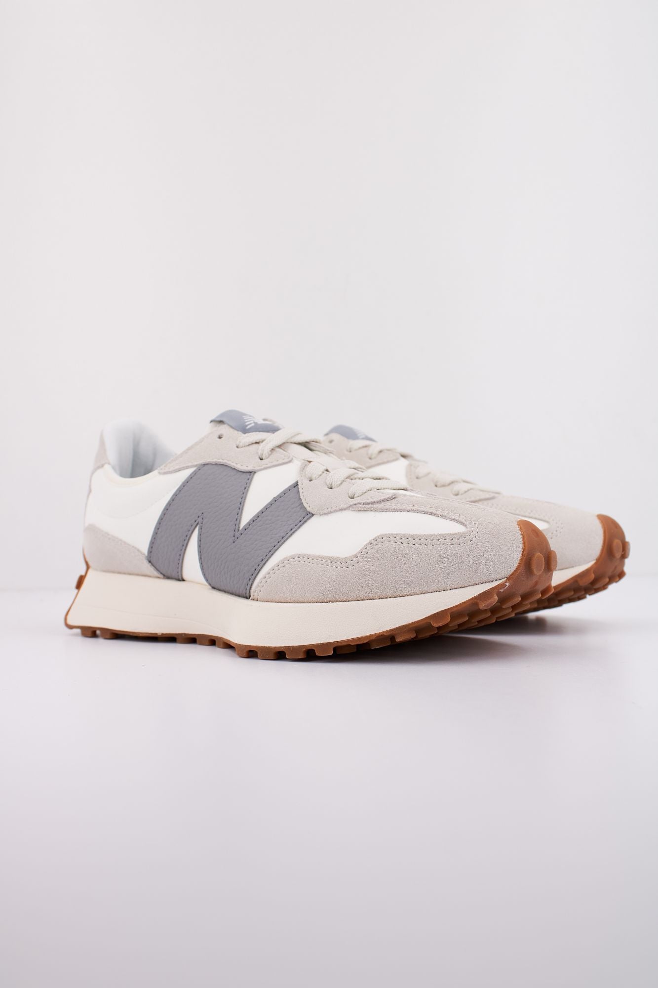 NEW BALANCE U327 LT en color BLANCO (2)