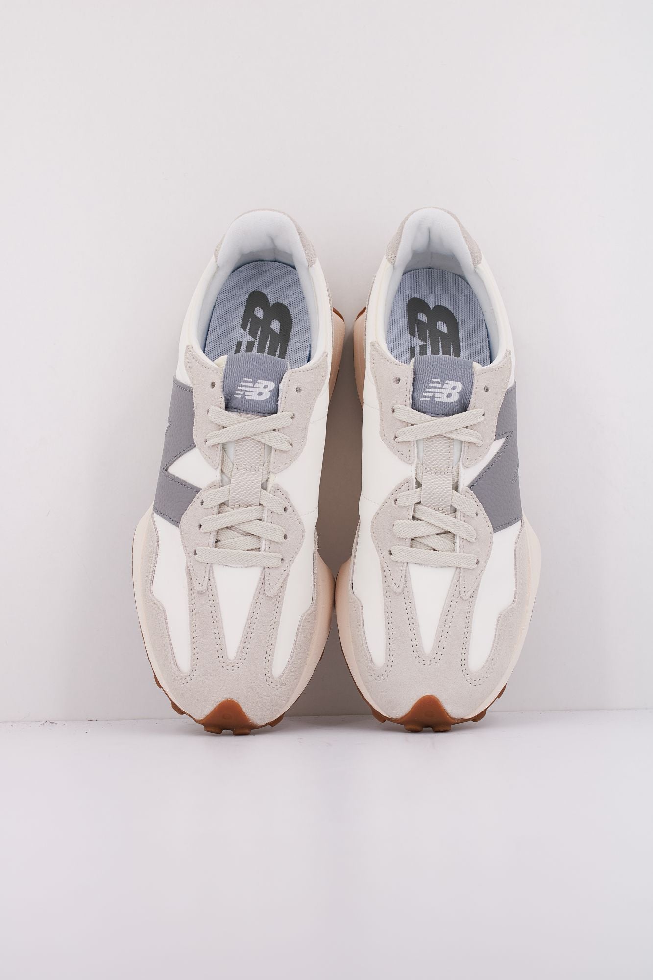 NEW BALANCE U327 LT en color BLANCO (3)