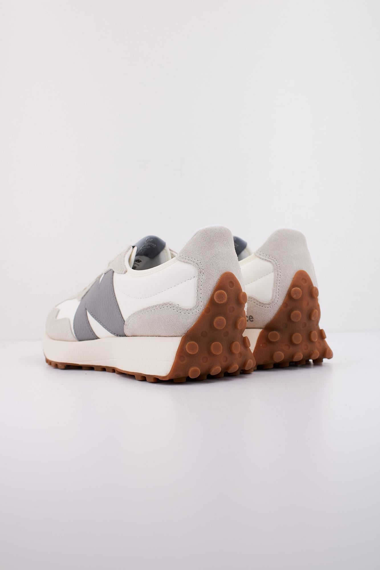 NEW BALANCE U327 LT en color BLANCO (4)