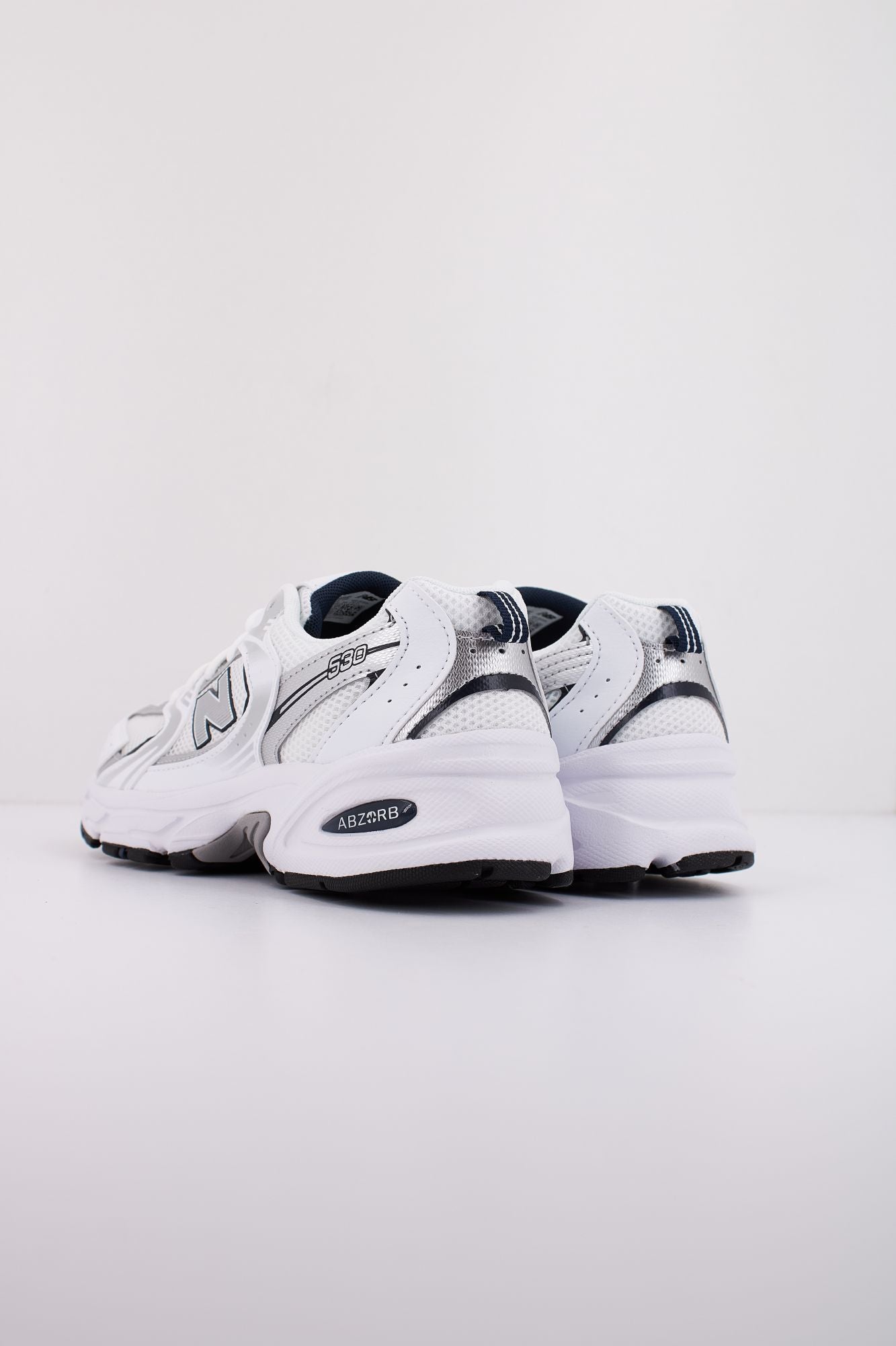 NEW BALANCE GR530 SB1 en color BLANCO (4)