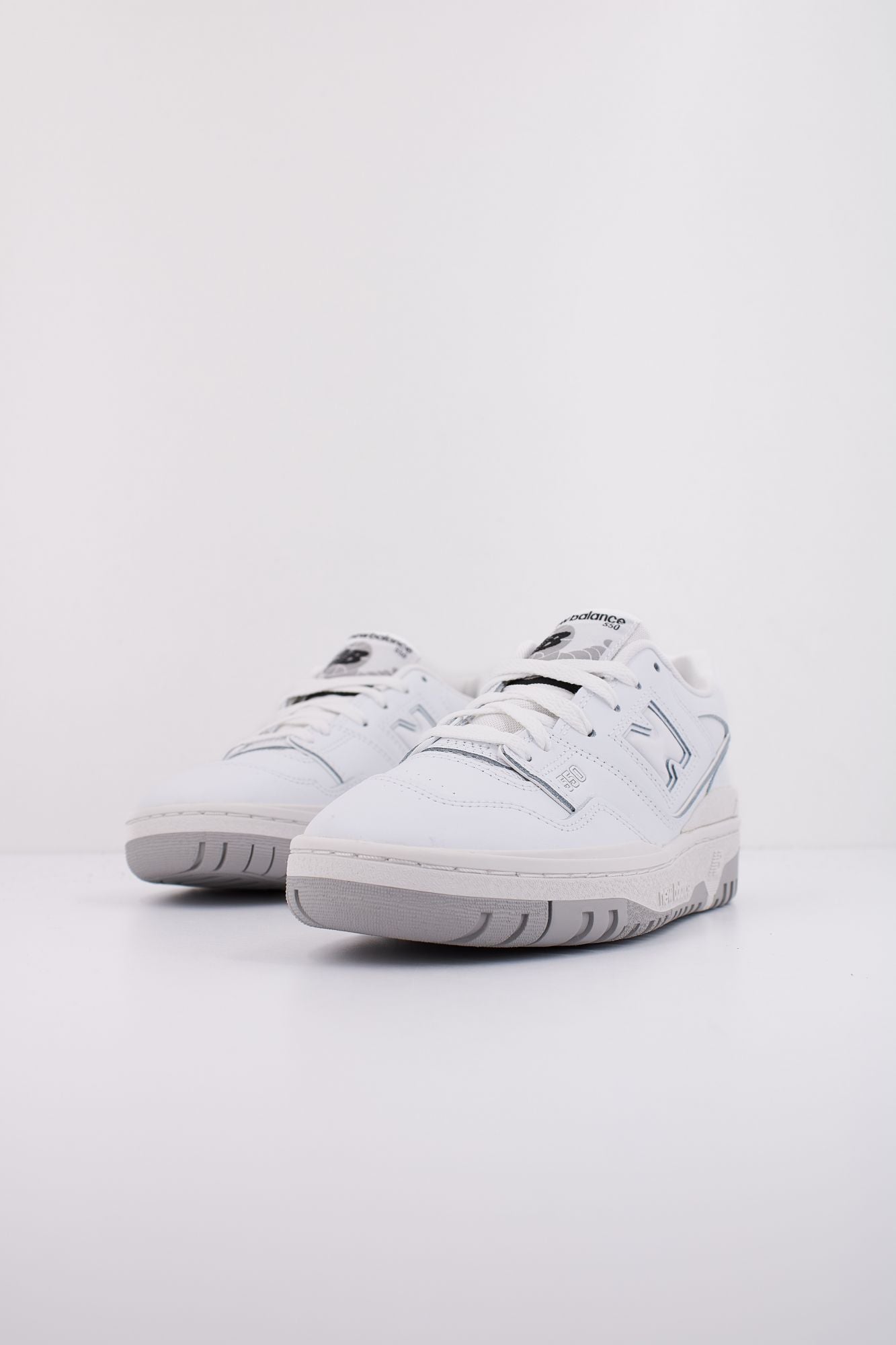 NEW BALANCE GSB550 en color BLANCO (2)
