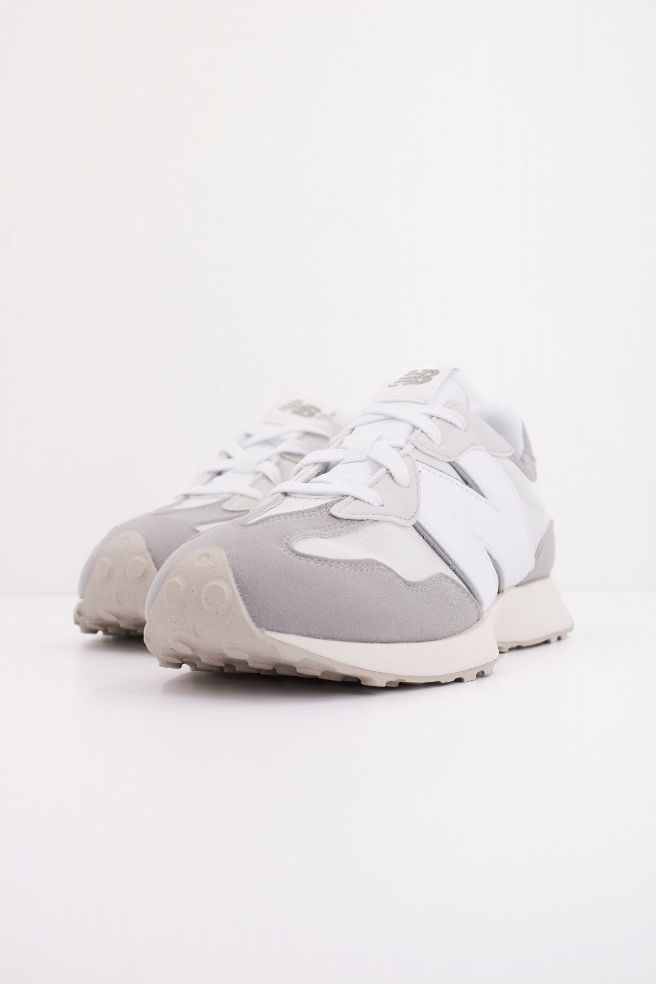 NEW BALANCE GS327 GM KIDS en color GRIS (2)