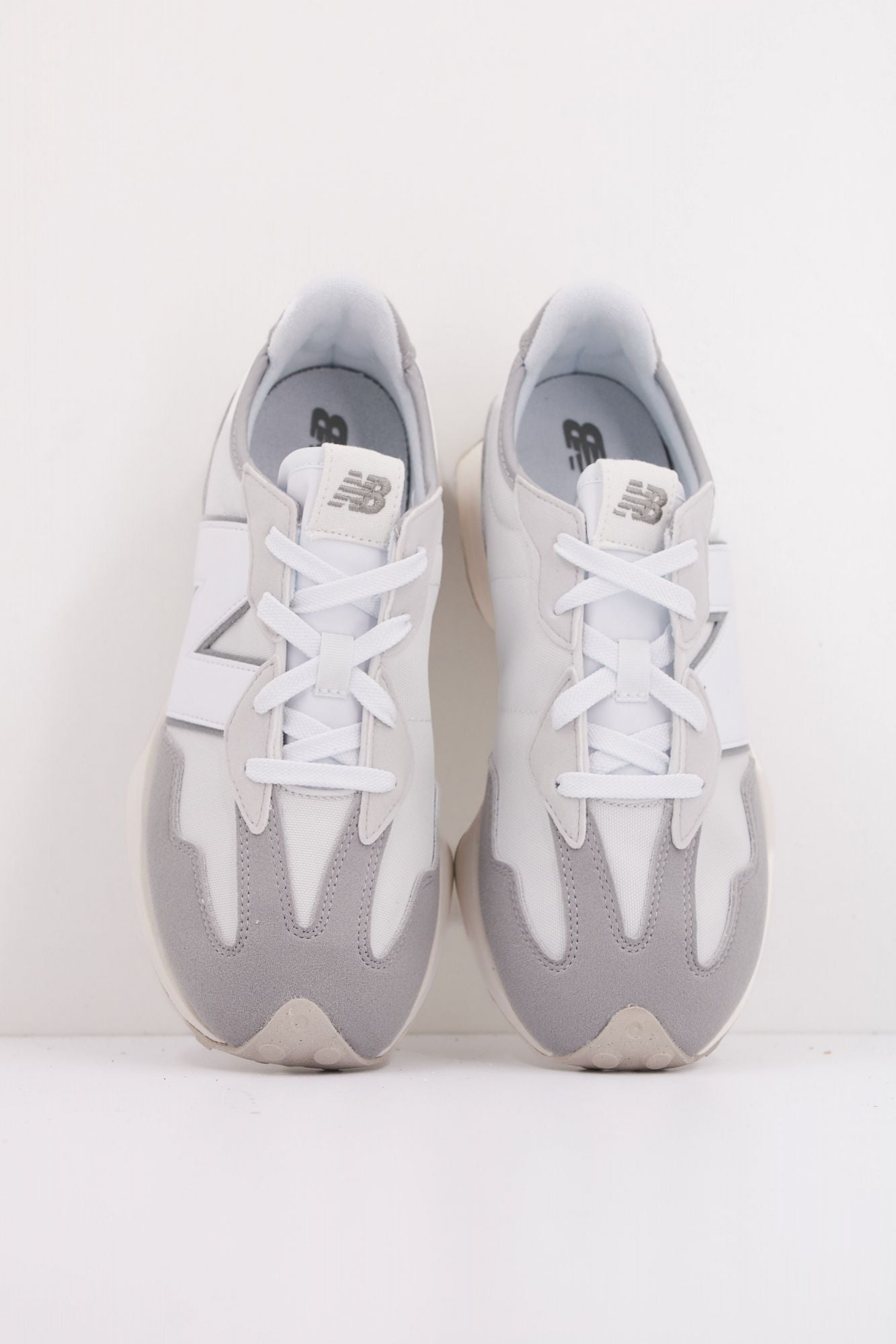 NEW BALANCE GS327 GM KIDS en color GRIS (3)