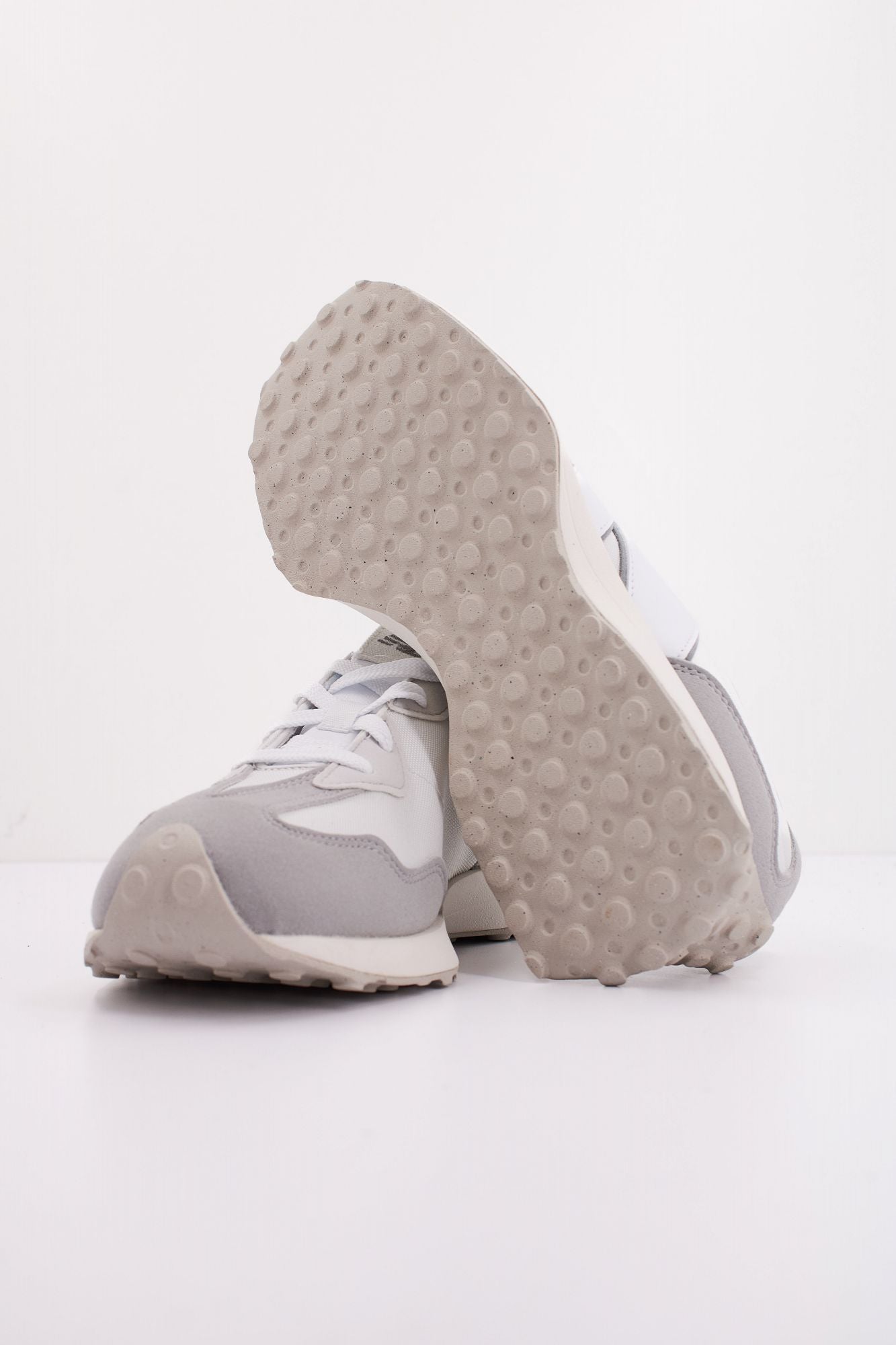NEW BALANCE GS327 GM KIDS en color GRIS (5)