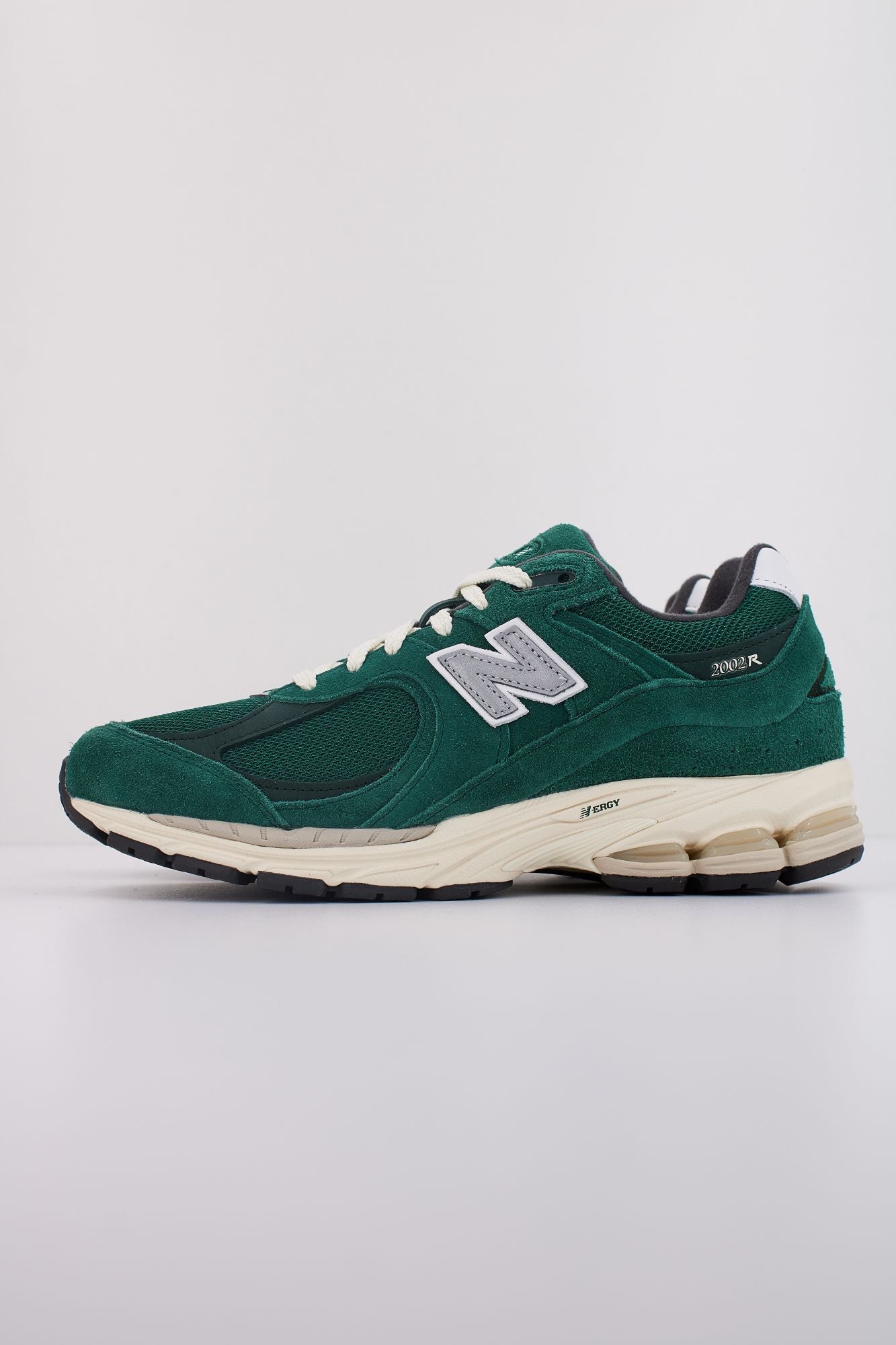 NEW BALANCE M2002 en color VERDE (1)