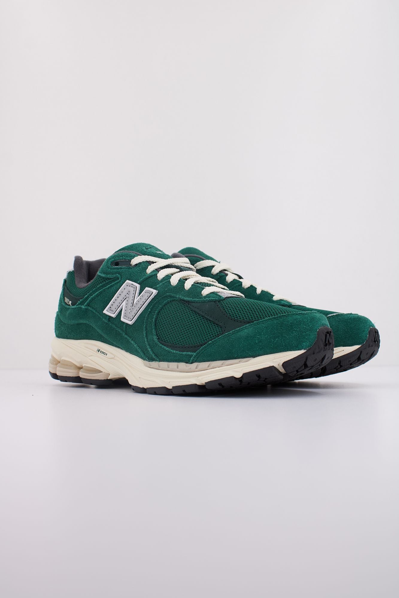 NEW BALANCE M2002 en color VERDE (2)