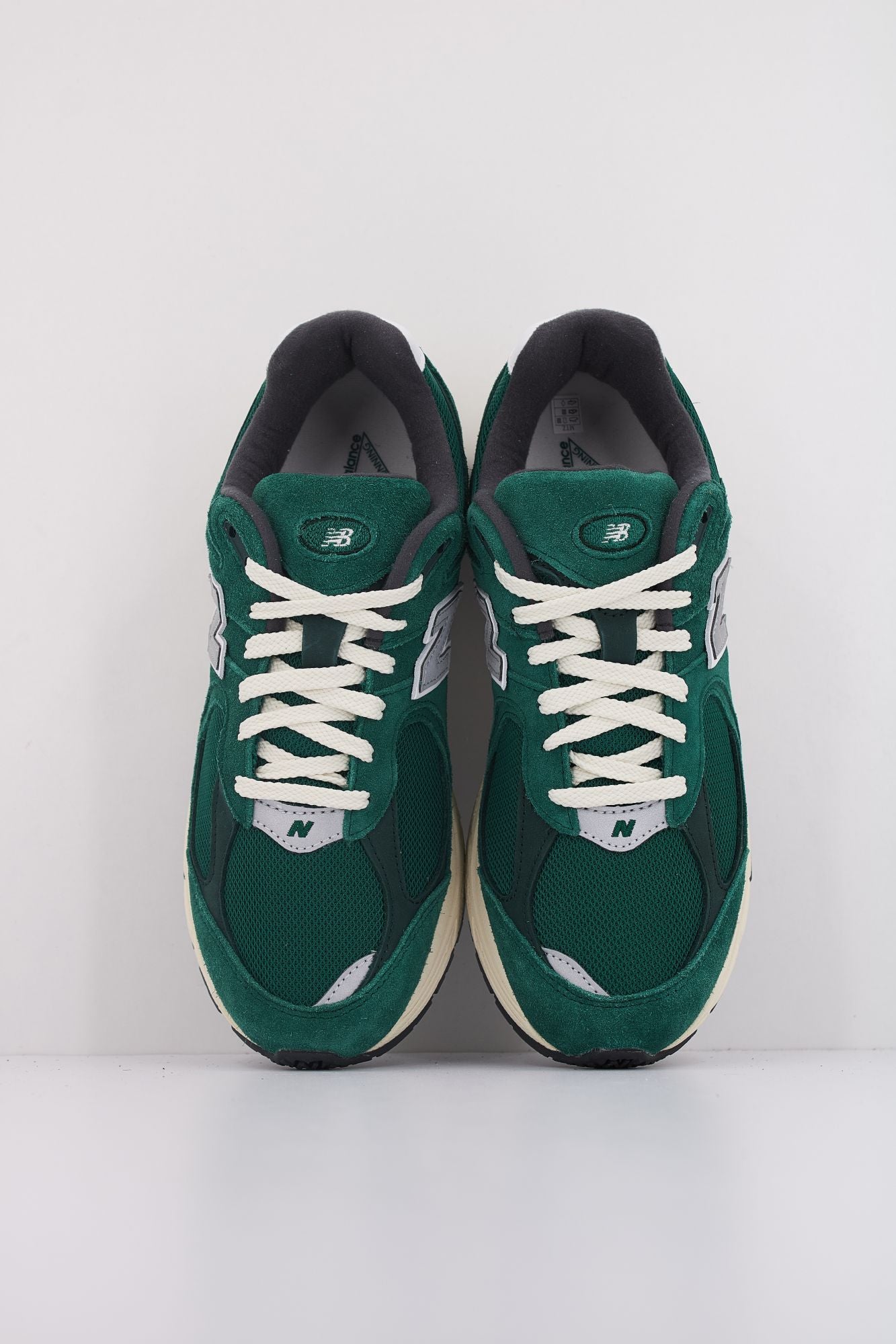 NEW BALANCE M2002 en color VERDE (3)