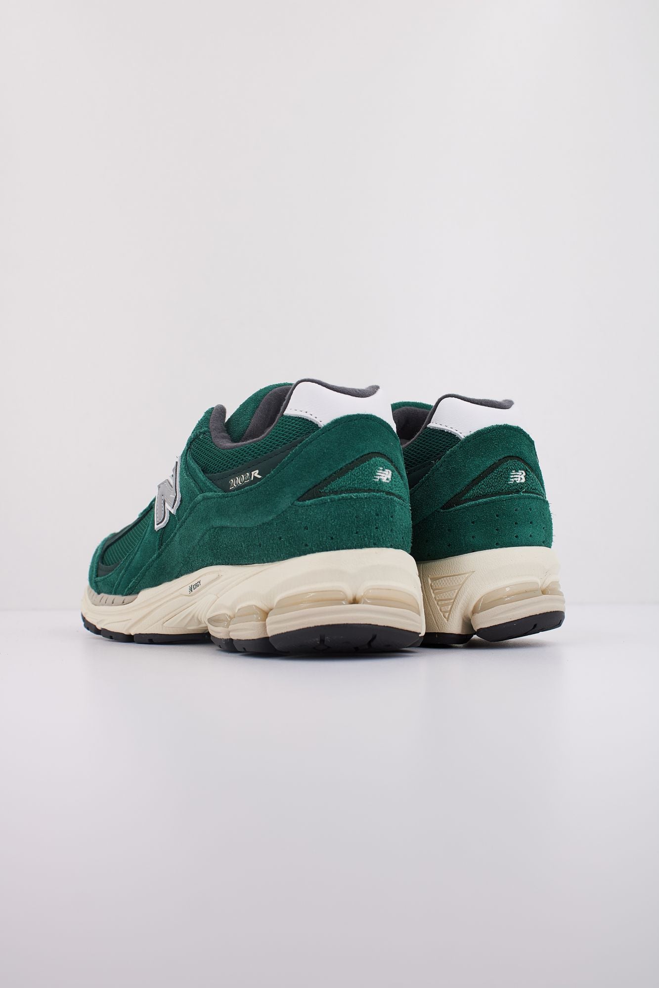NEW BALANCE M2002 en color VERDE (4)