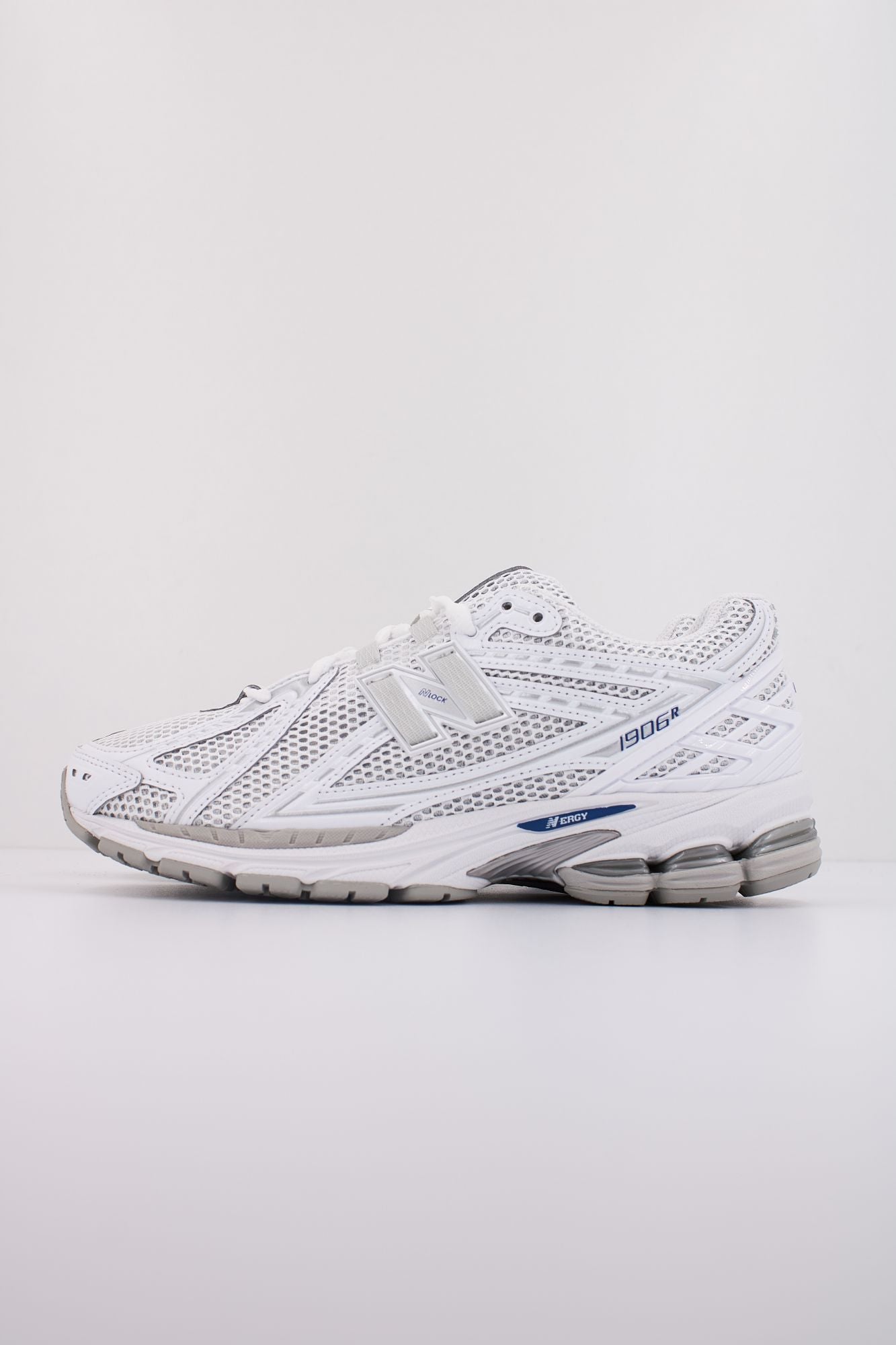 NEW BALANCE U1906 en color BLANCO (1)