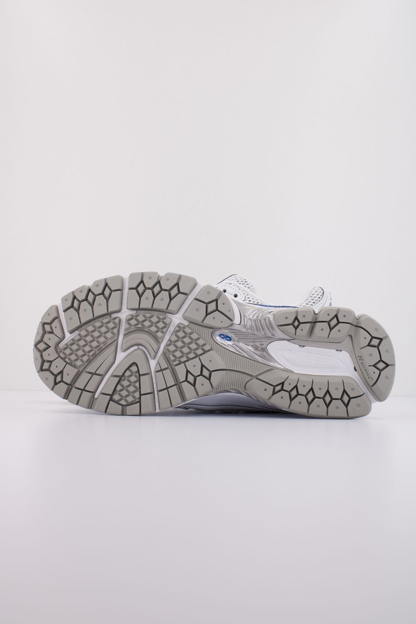 NEW BALANCE U1906 en color BLANCO (5)