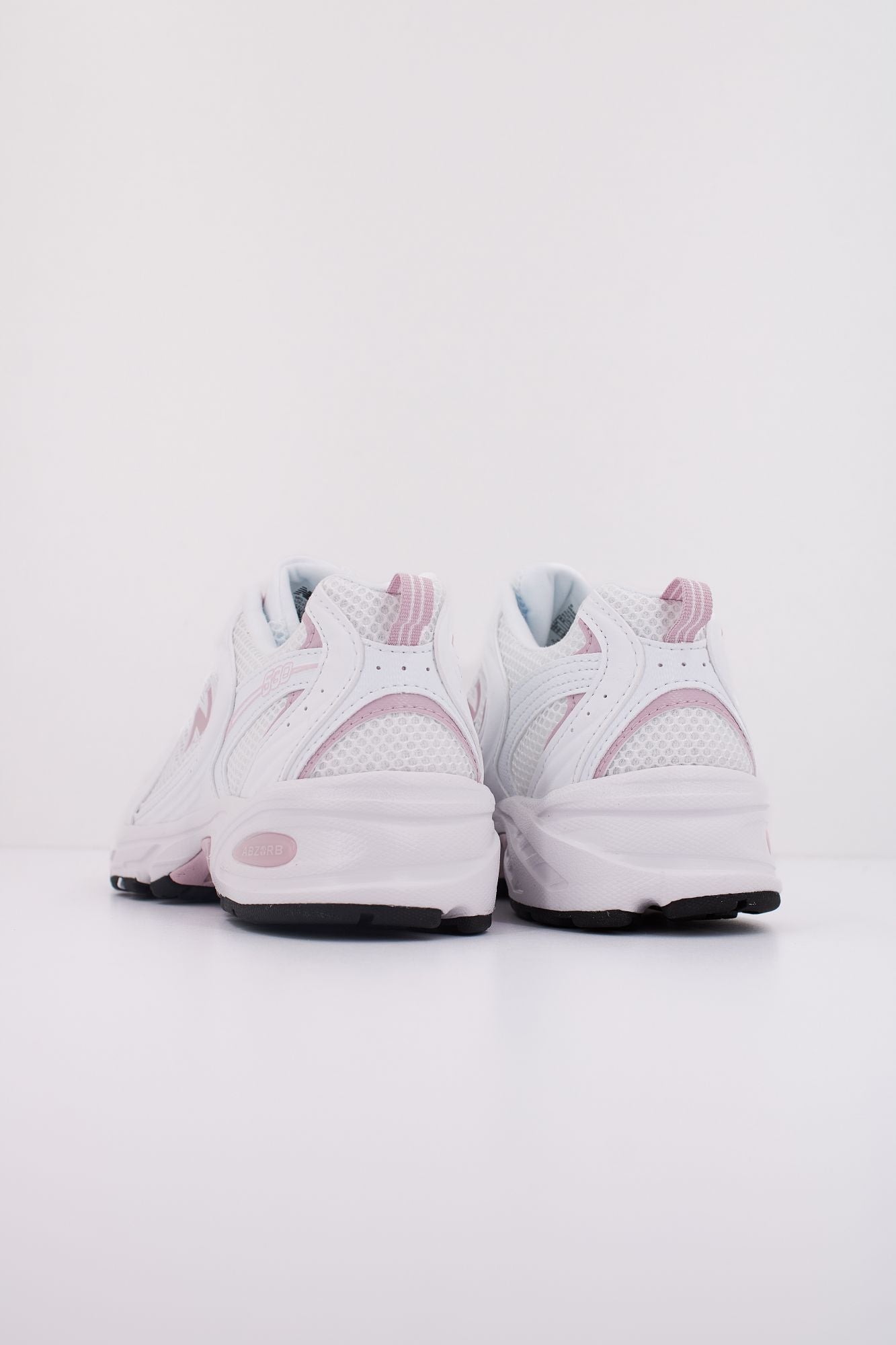NEW BALANCE U530 CSA en color BLANCO (4)