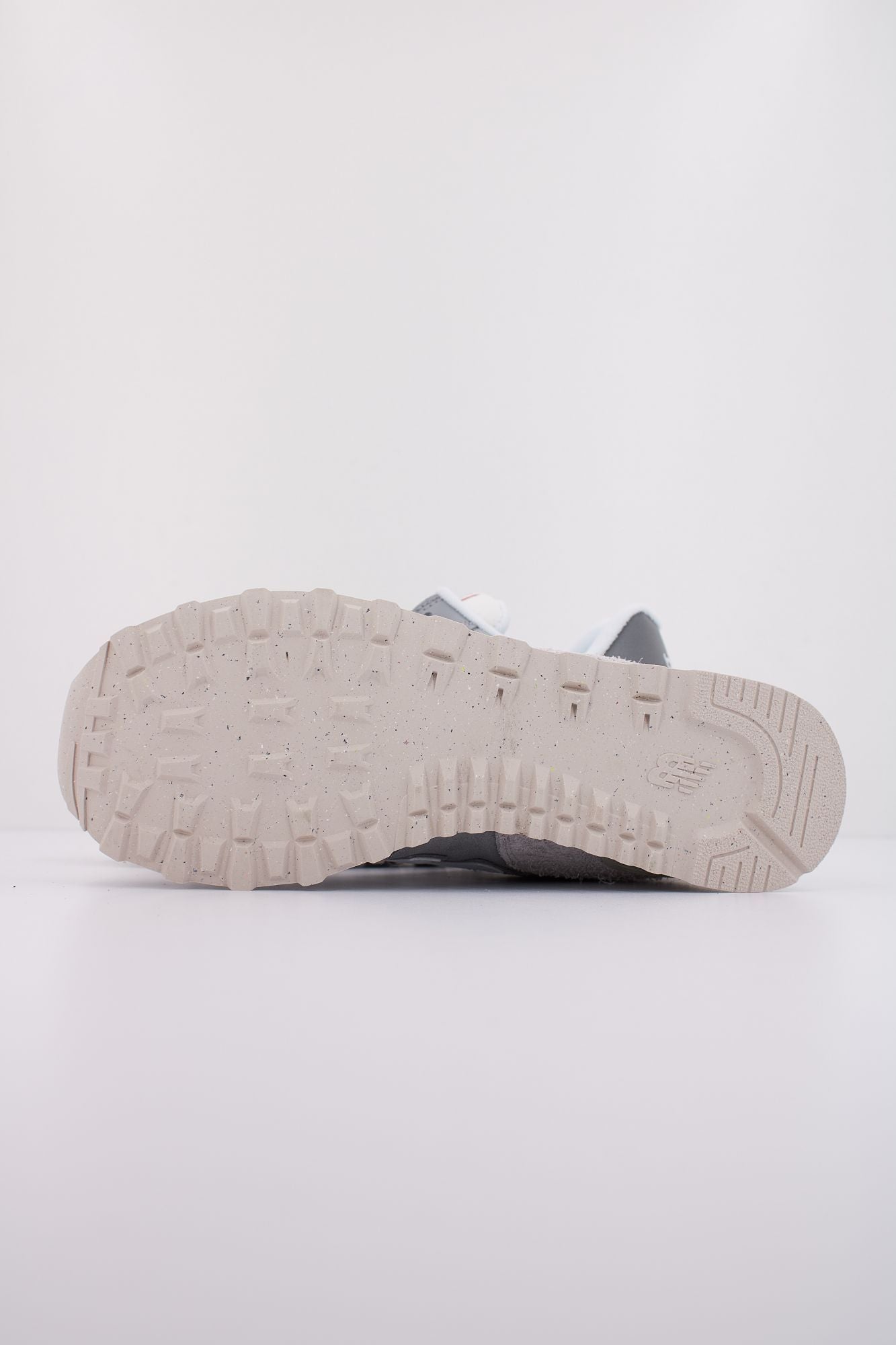 NEW BALANCE U574 en color GRIS (5)
