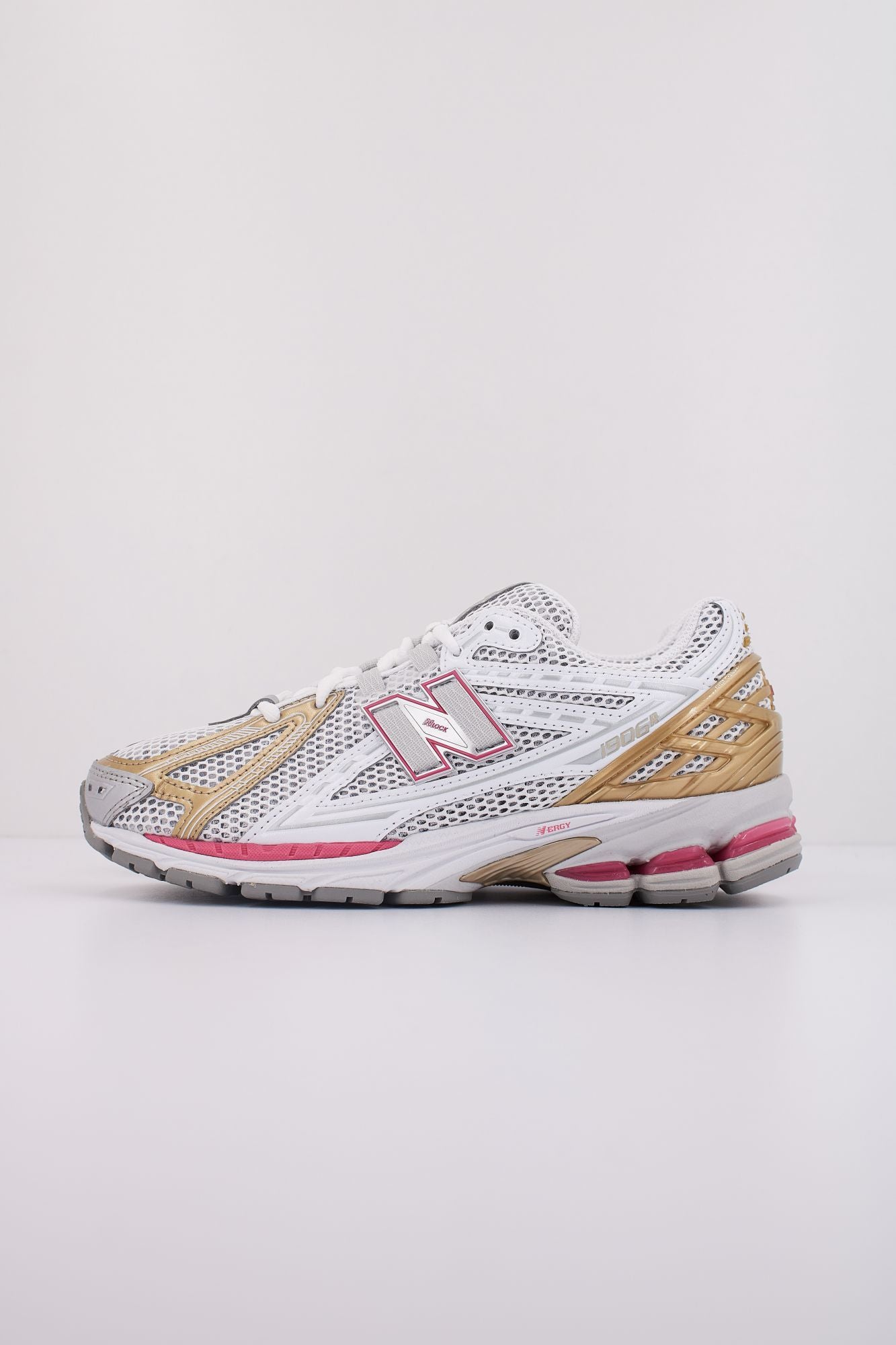 NEW BALANCE U1906 RCH en color BLANCO (1)