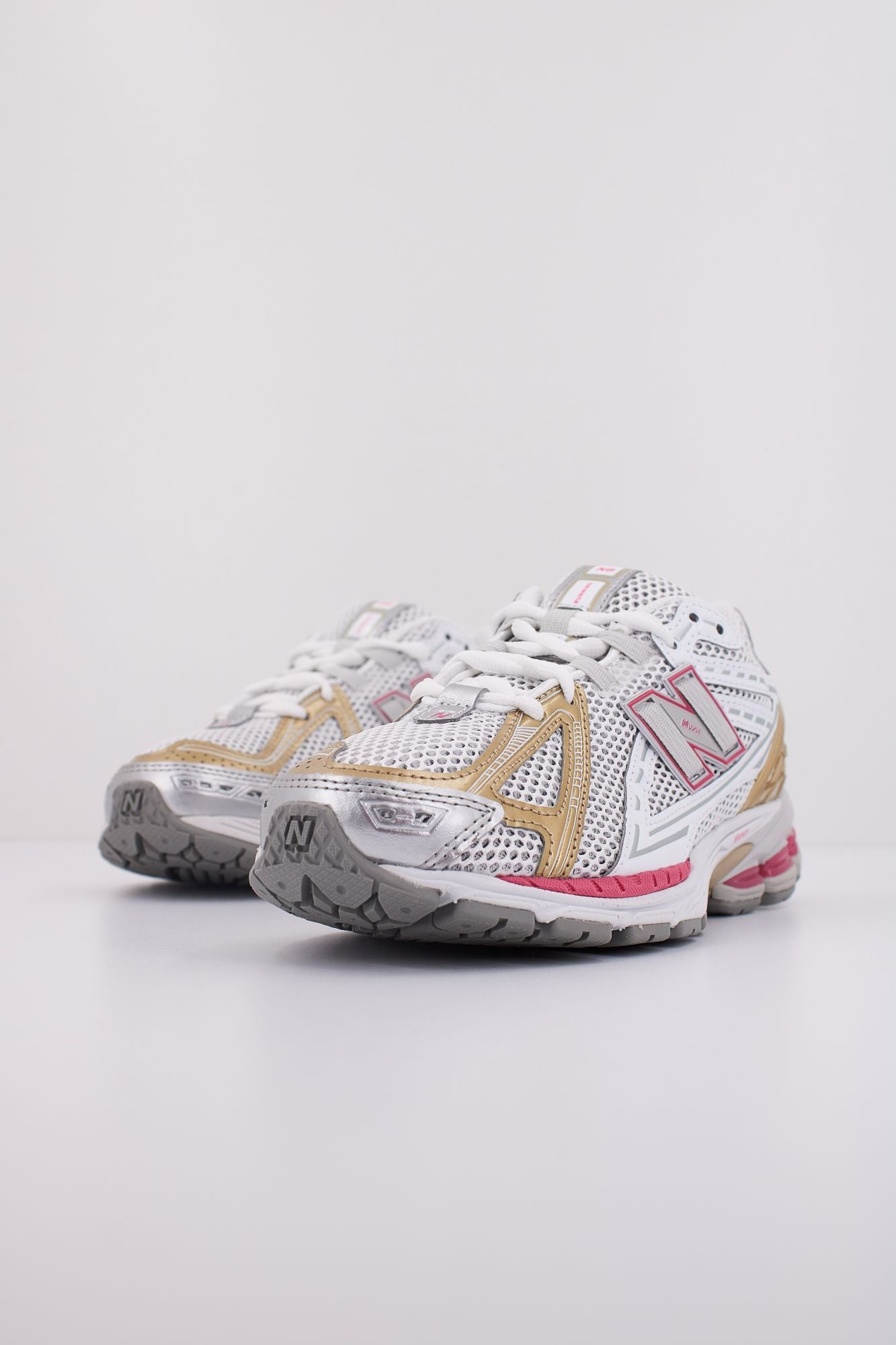 NEW BALANCE U1906 RCH en color BLANCO (2)