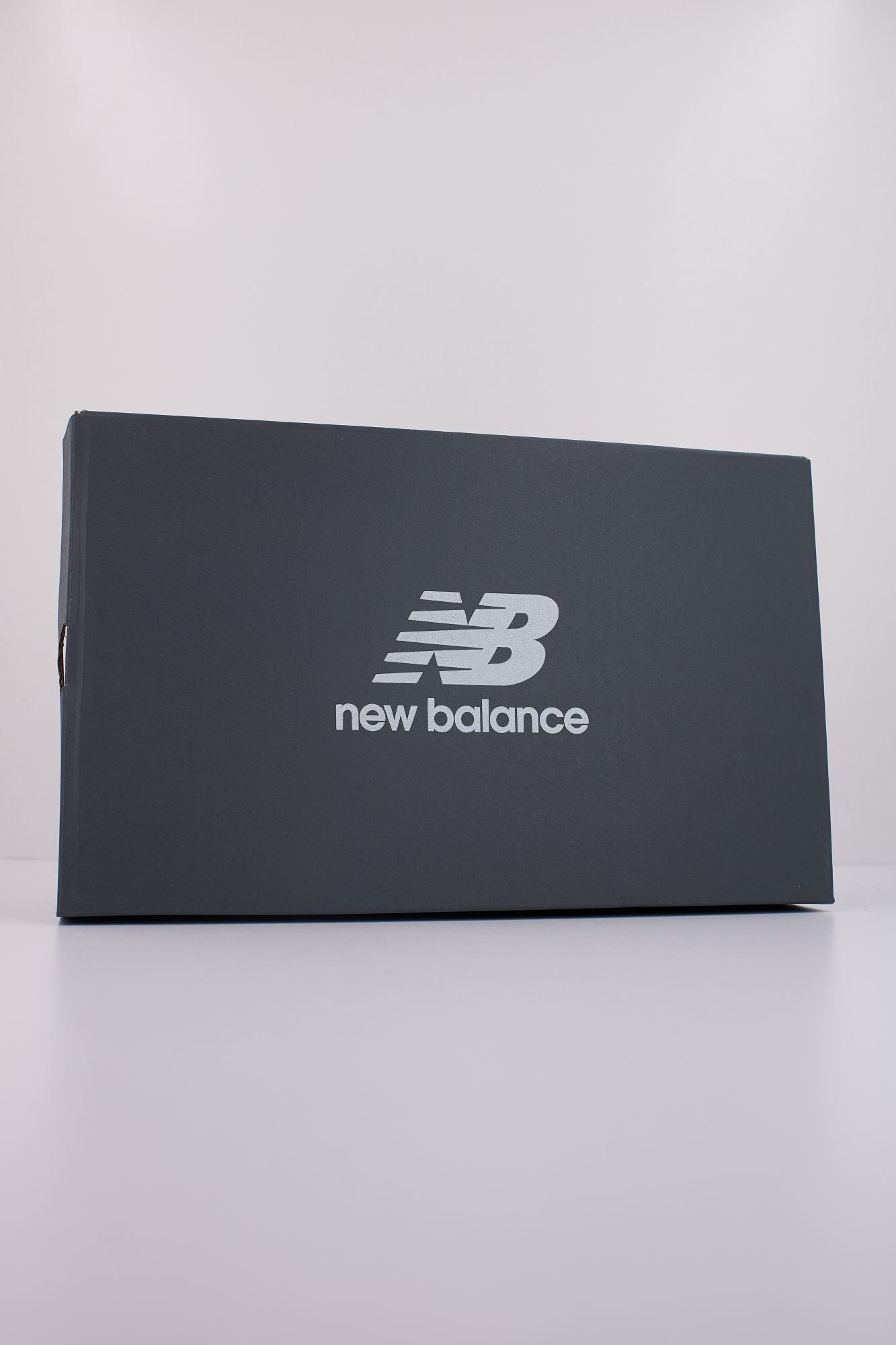 NEW BALANCE U1906 RCH en color BLANCO (6)