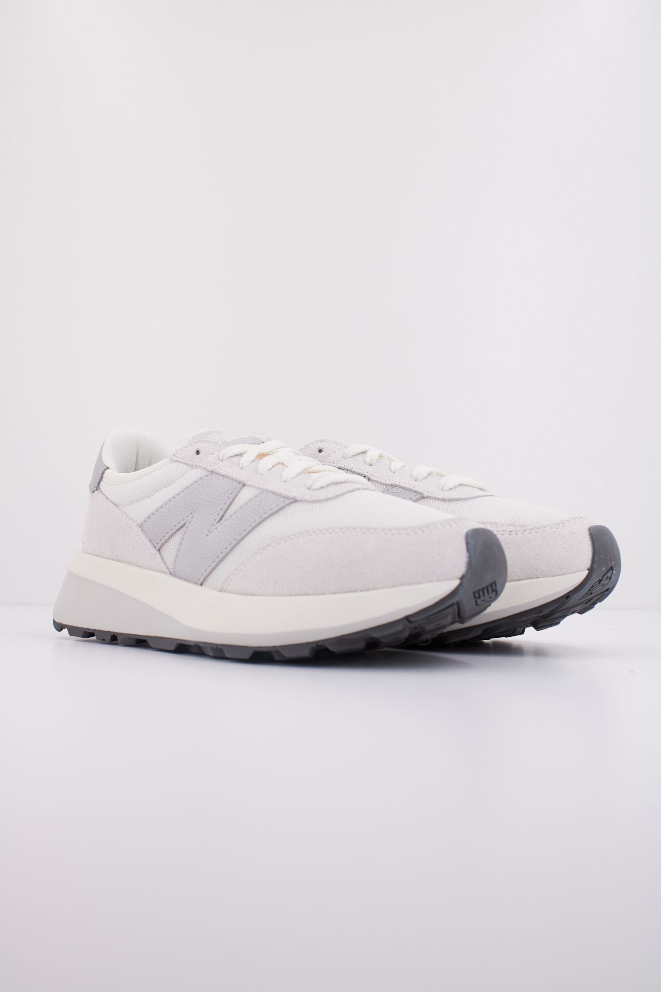 NEW BALANCE U370 AA en color GRIS (2)