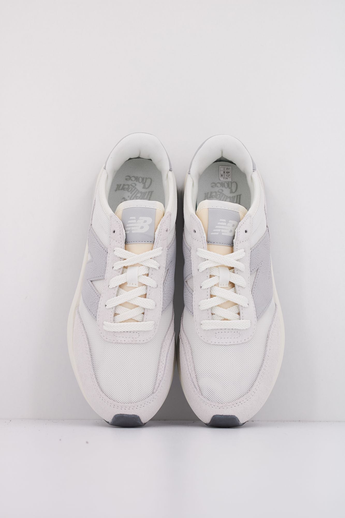 NEW BALANCE U370 AA en color GRIS (3)