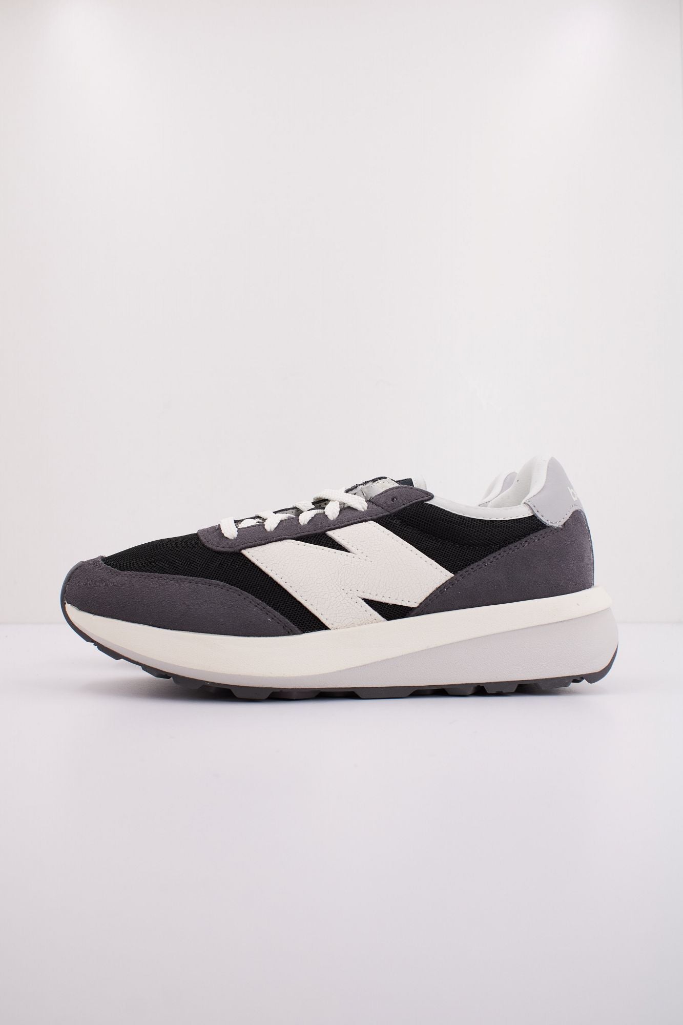 NEW BALANCE U370 en color GRIS (1)